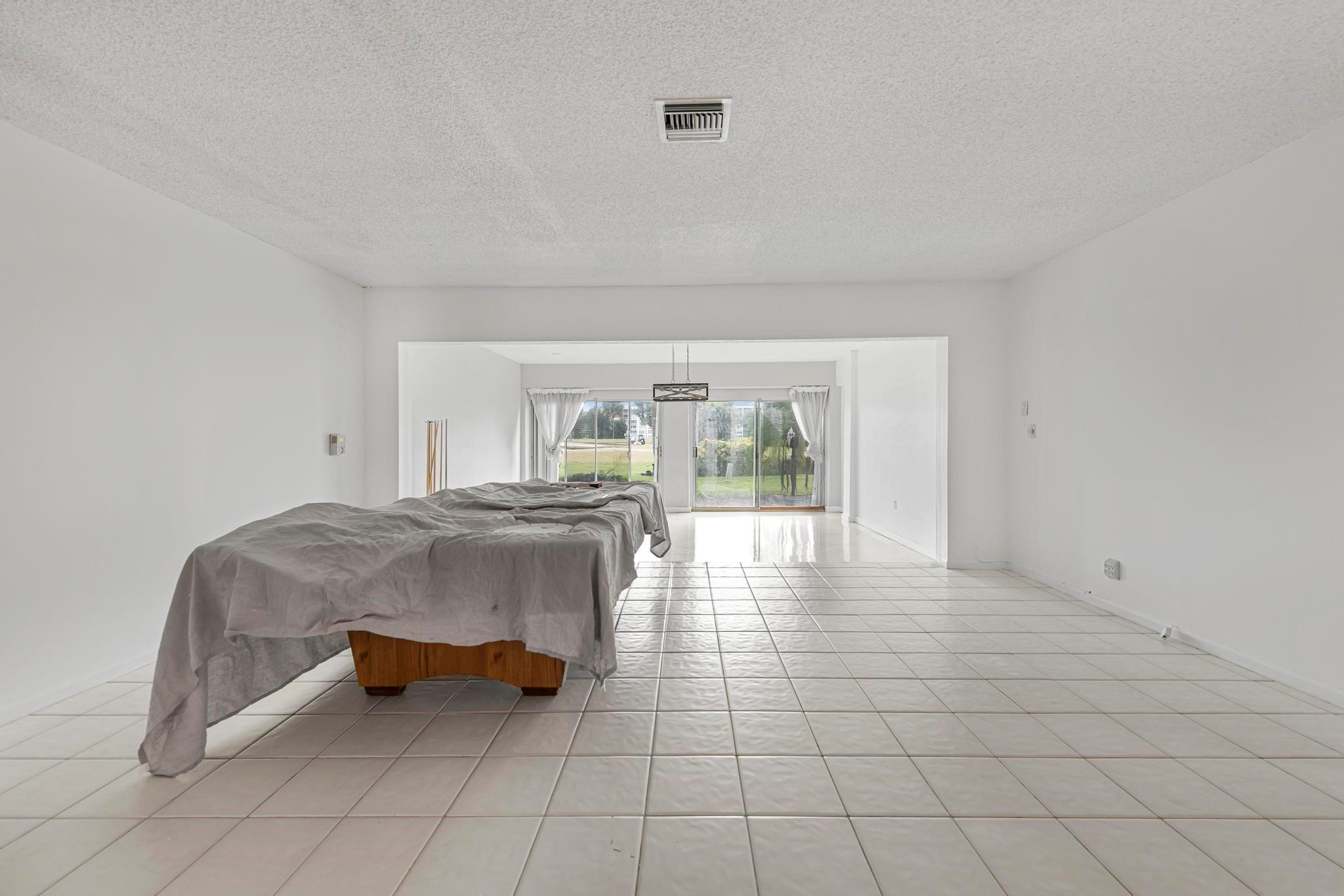 2722 N Palm Aire Dr 2722