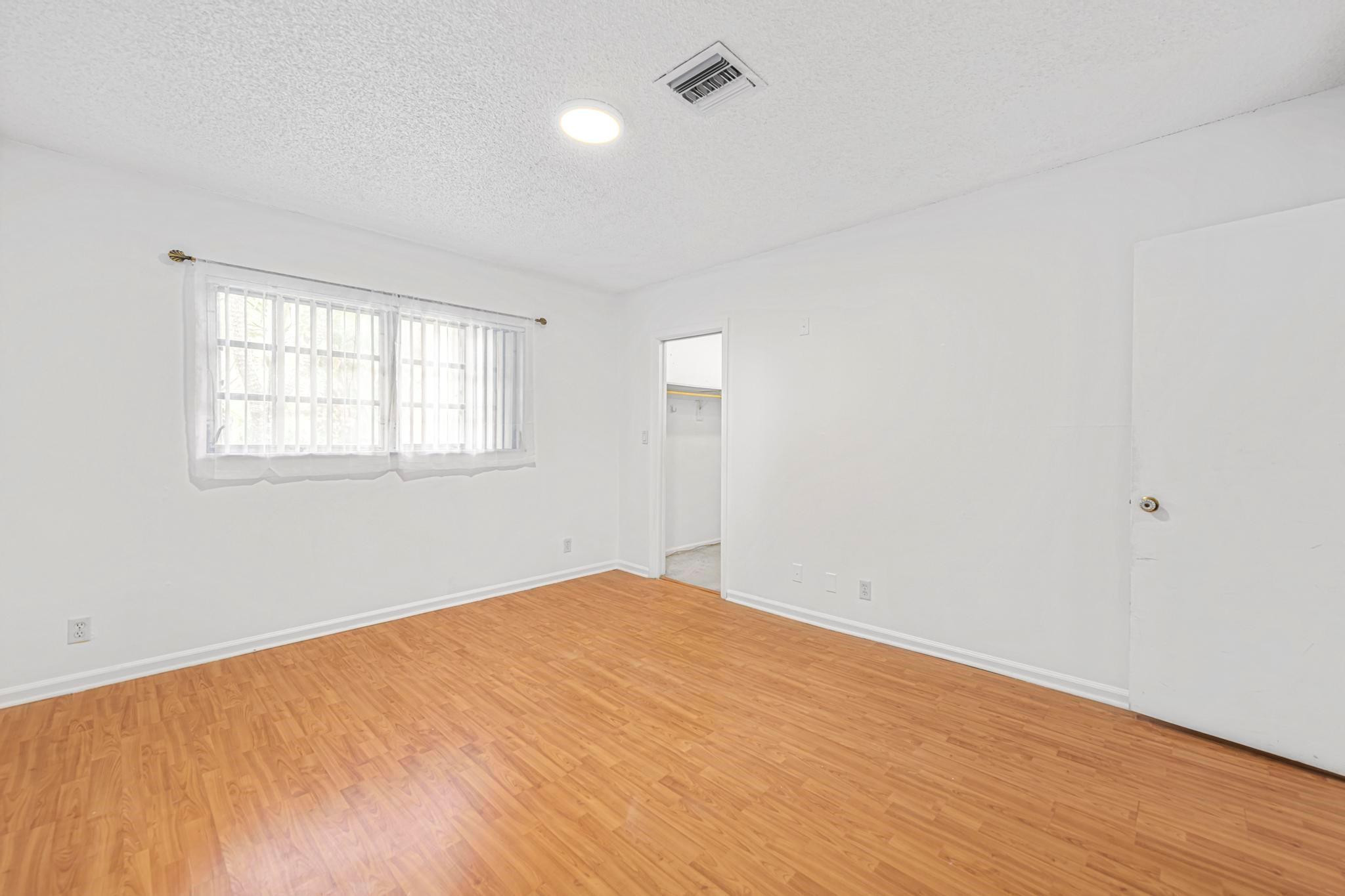 2722 N Palm Aire Dr 2722