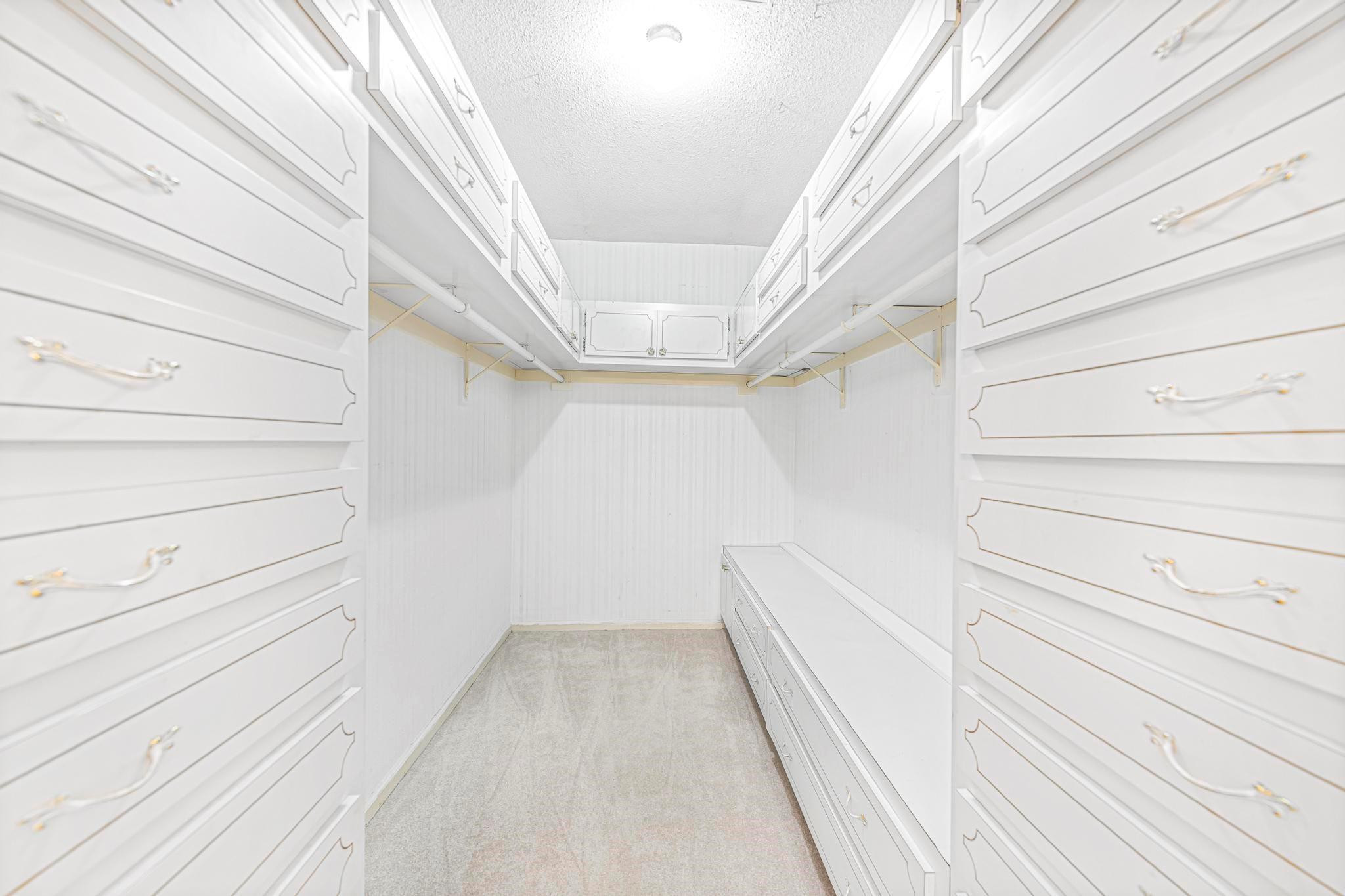 2722 N Palm Aire Dr 2722