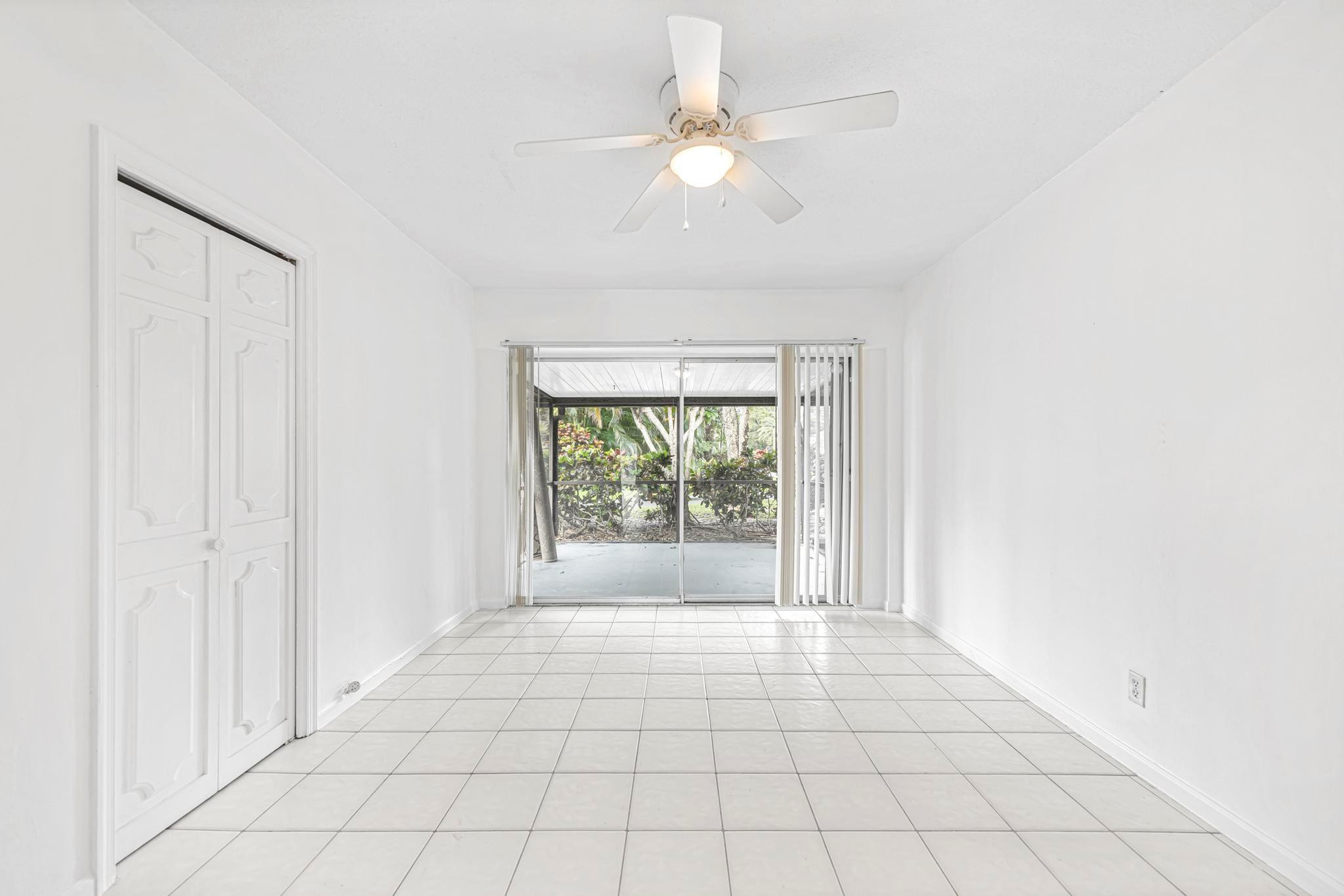 2722 N Palm Aire Dr 2722