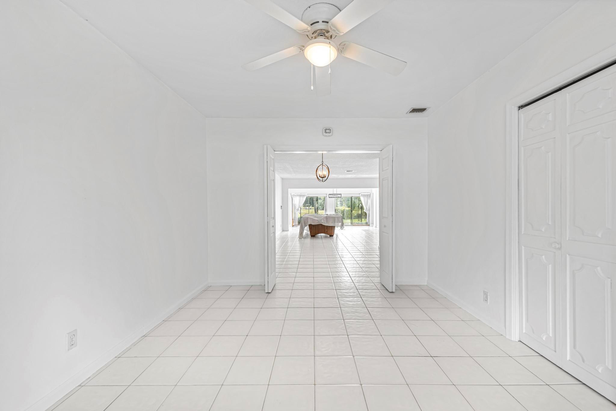 2722 N Palm Aire Dr 2722