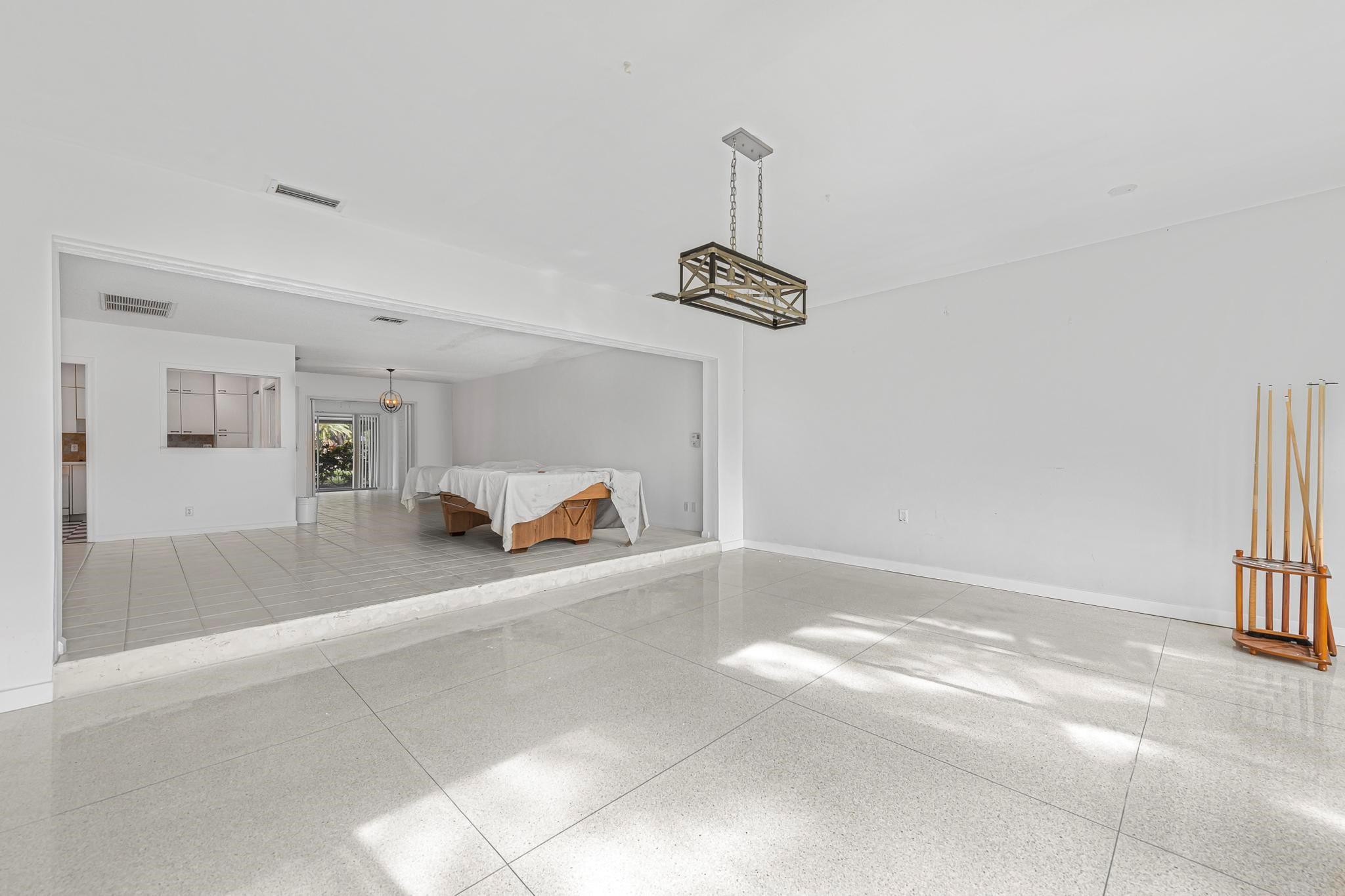 2722 N Palm Aire Dr 2722