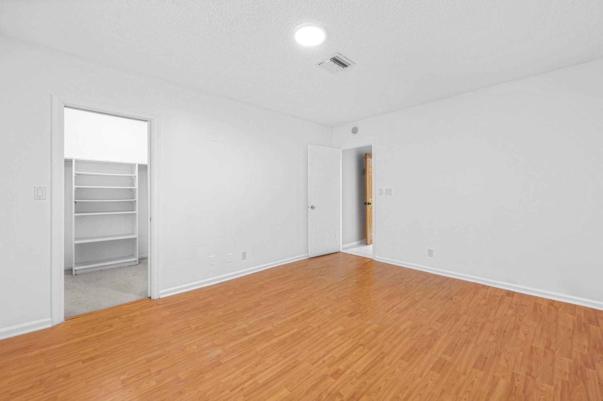 2722 N Palm Aire Dr 2722