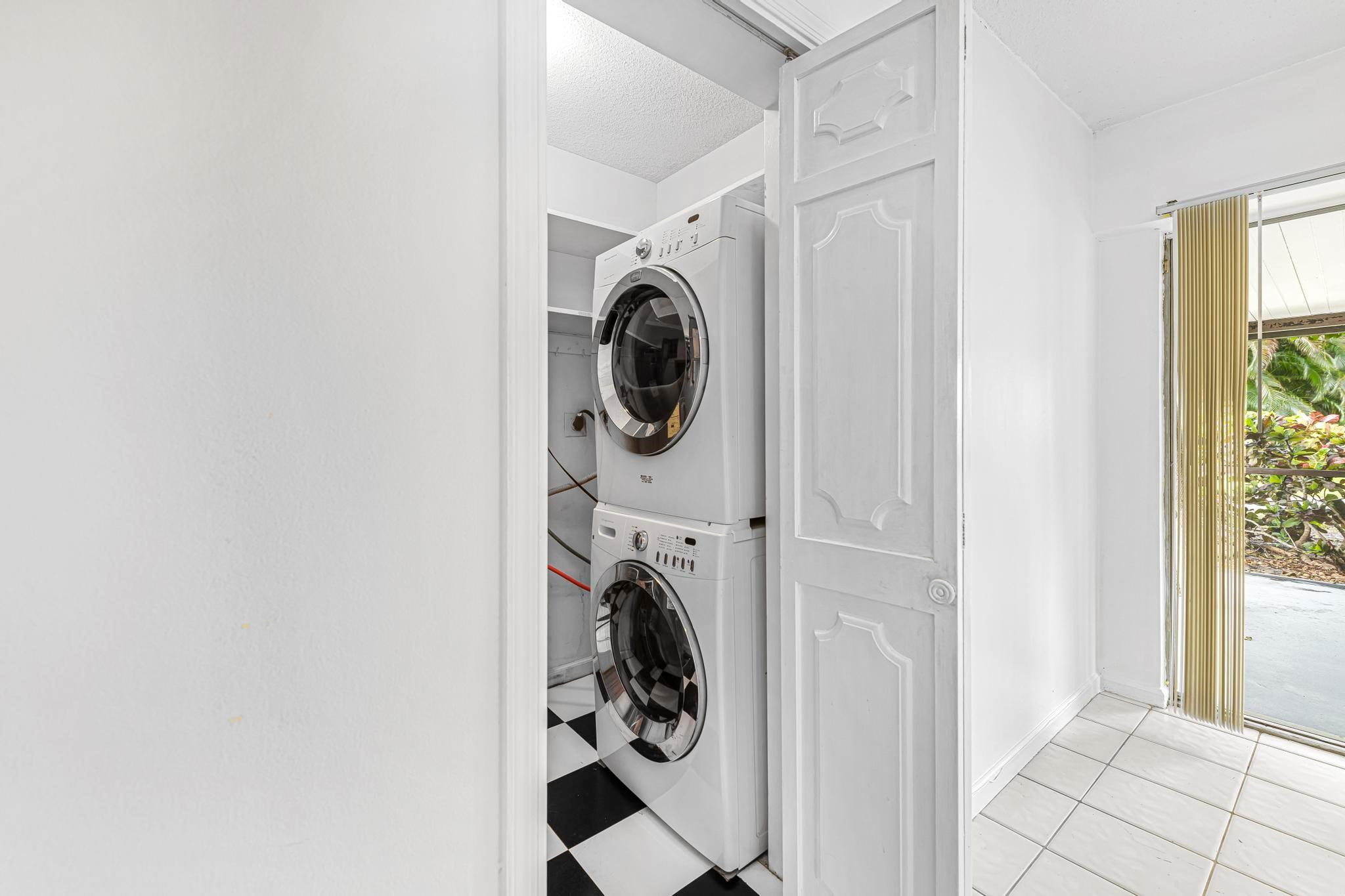 2722 N Palm Aire Dr 2722