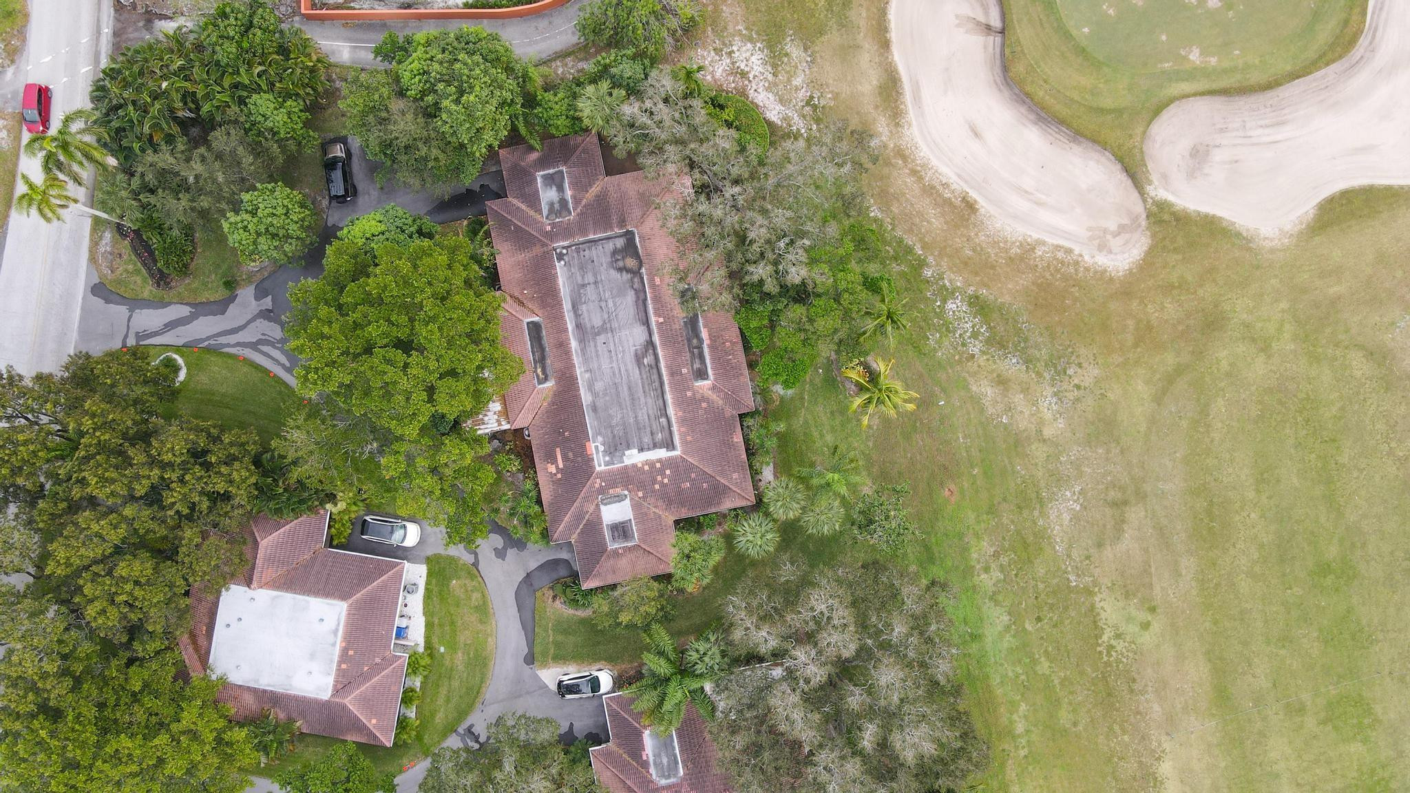 2722 N Palm Aire Dr 2722