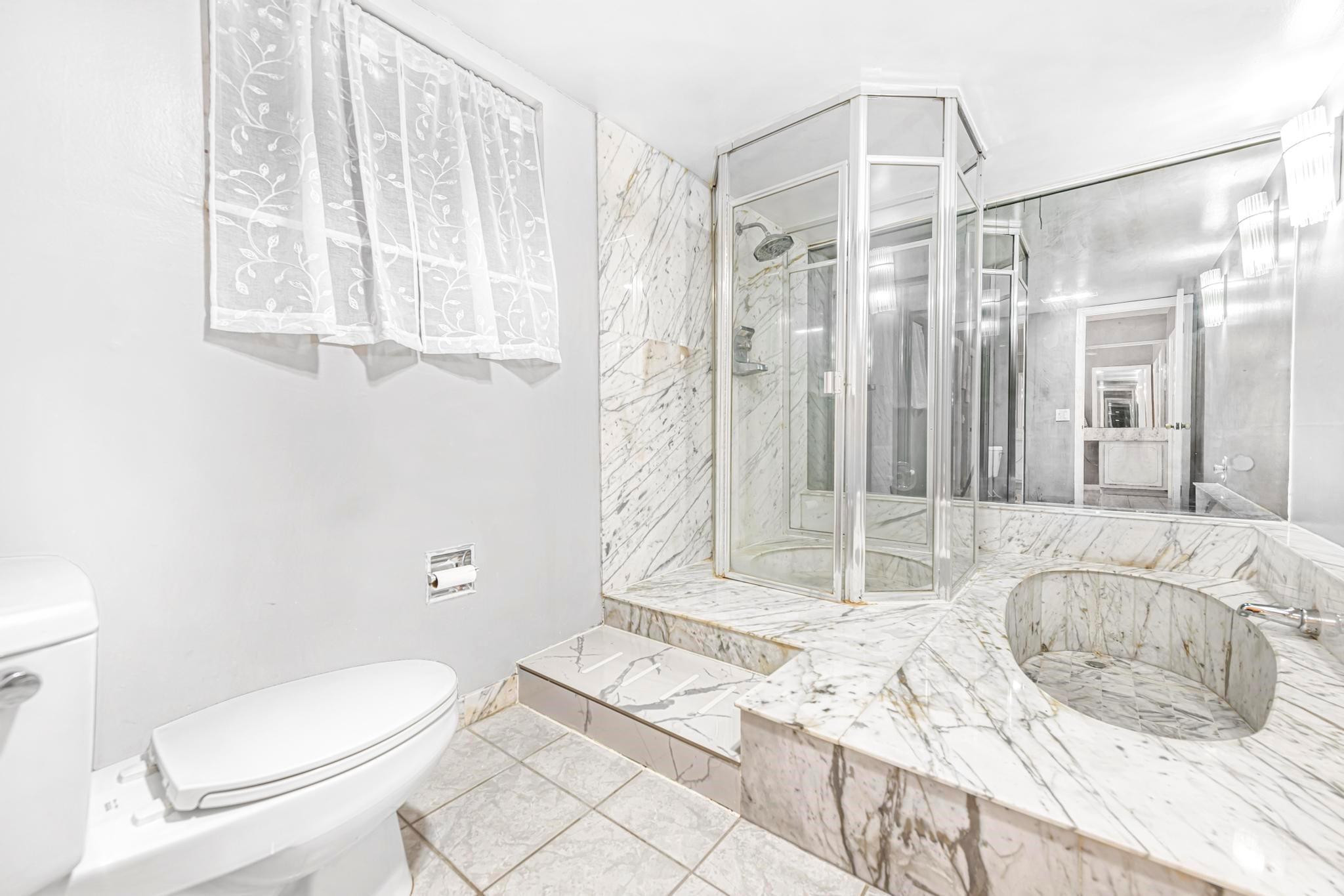 2722 N Palm Aire Dr 2722