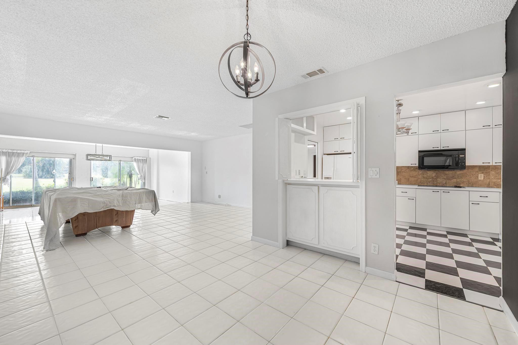 2722 N Palm Aire Dr 2722