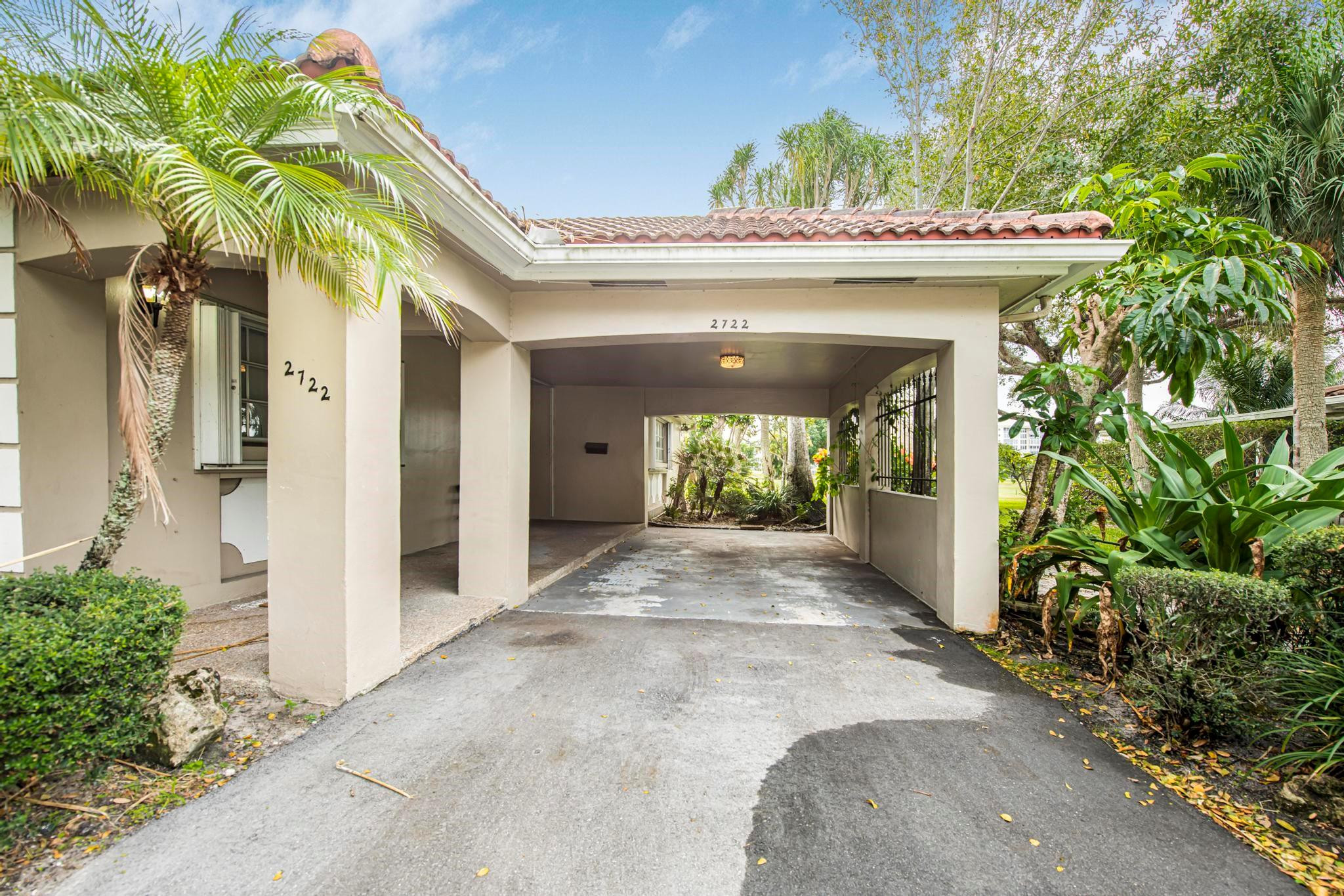 2722 N Palm Aire Dr 2722