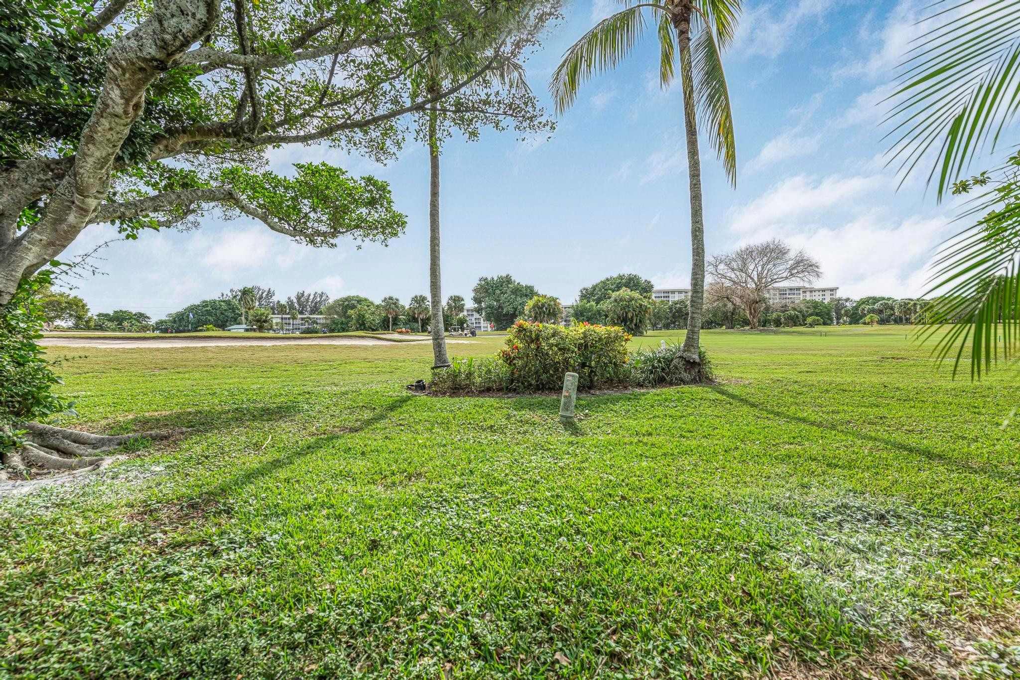 2722 N Palm Aire Dr 2722