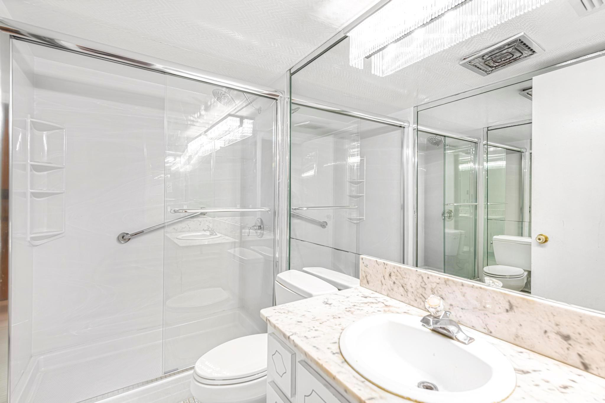 2722 N Palm Aire Dr 2722