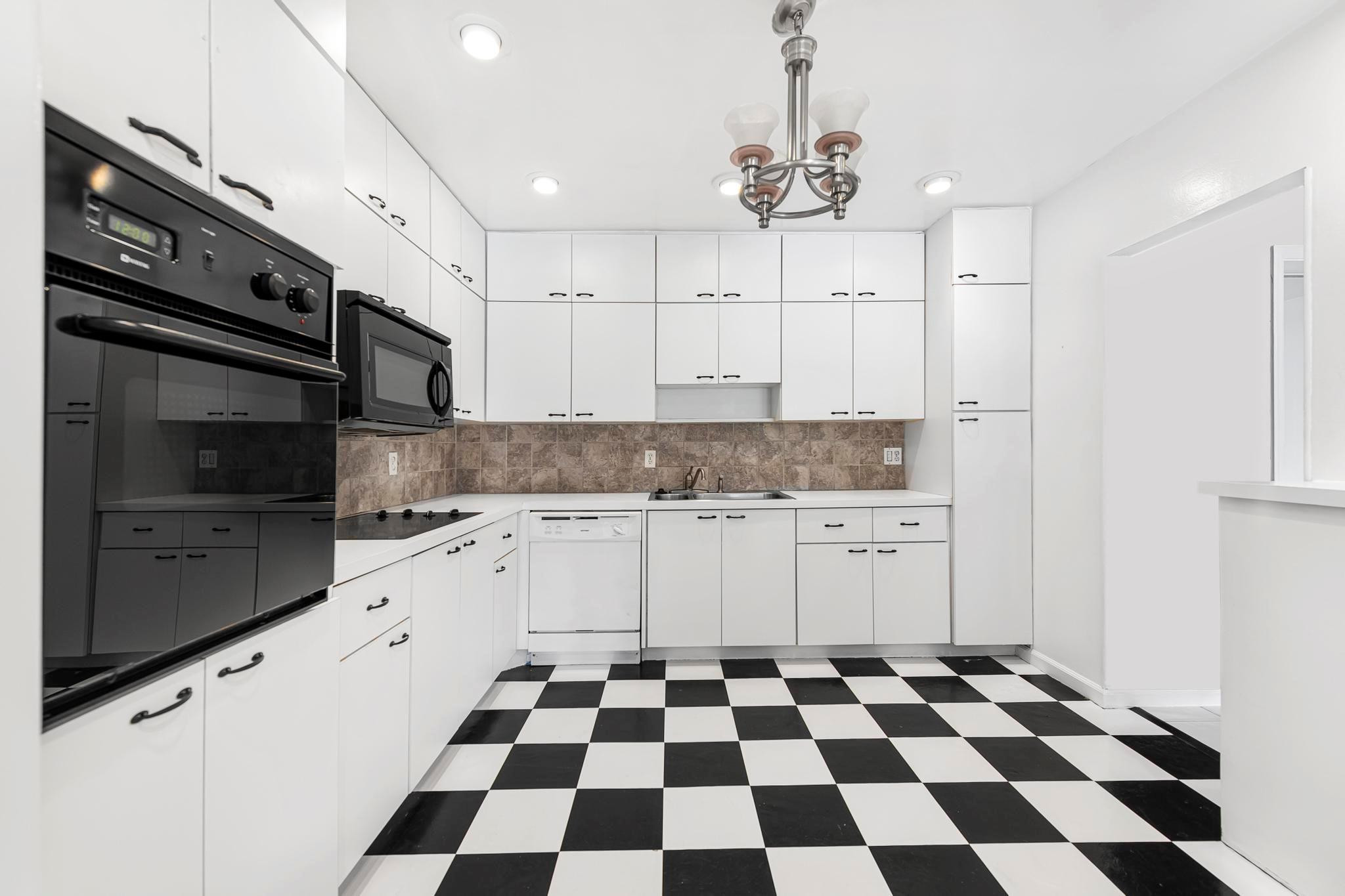 2722 N Palm Aire Dr 2722