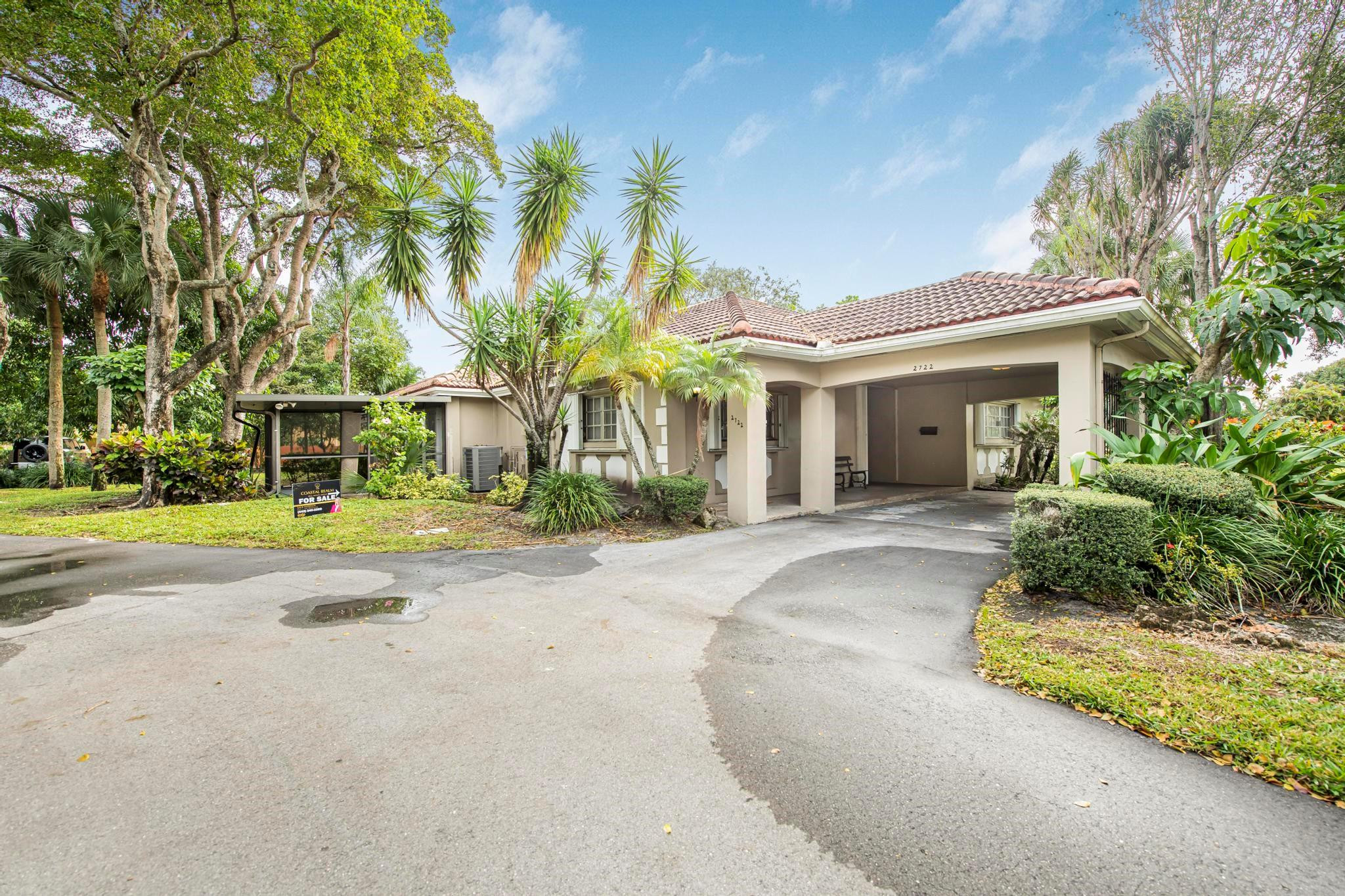 2722 N Palm Aire Dr 2722