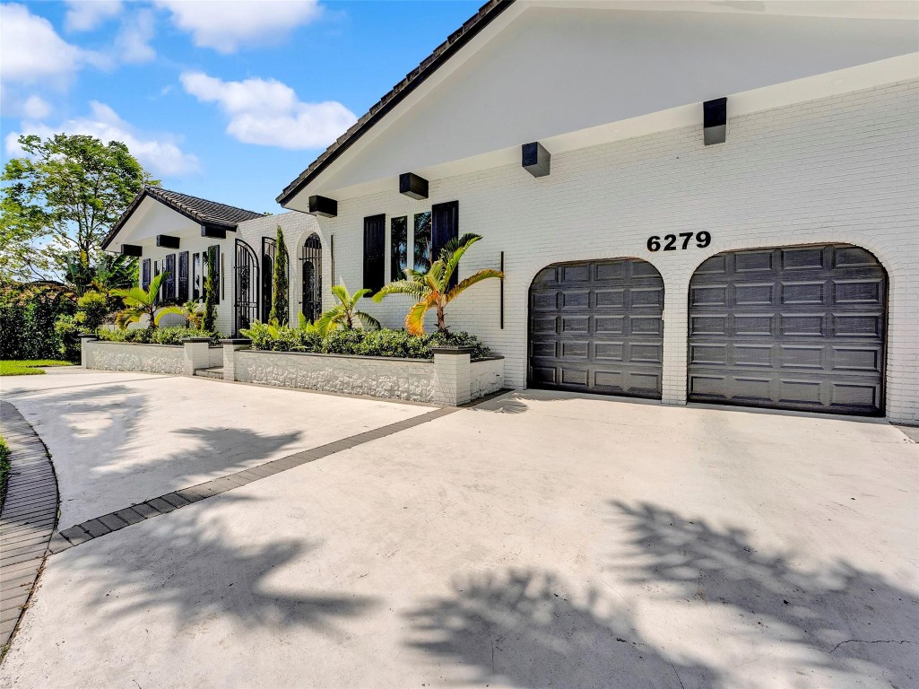 6279 NW 74th Ter