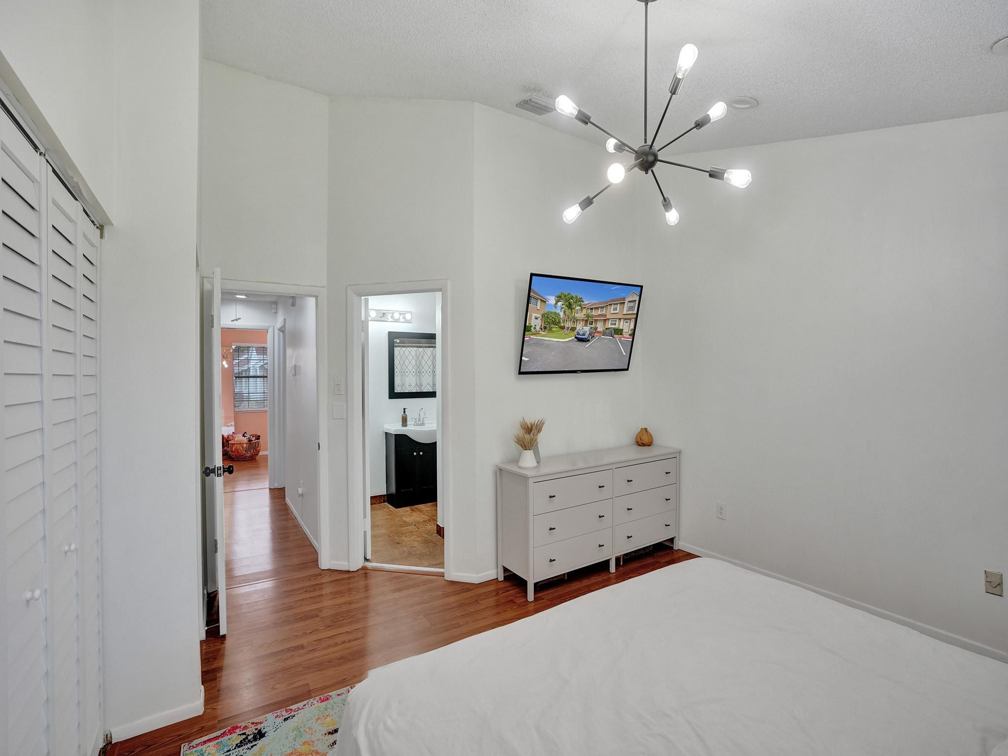 7048 Woodmont Ave 7048