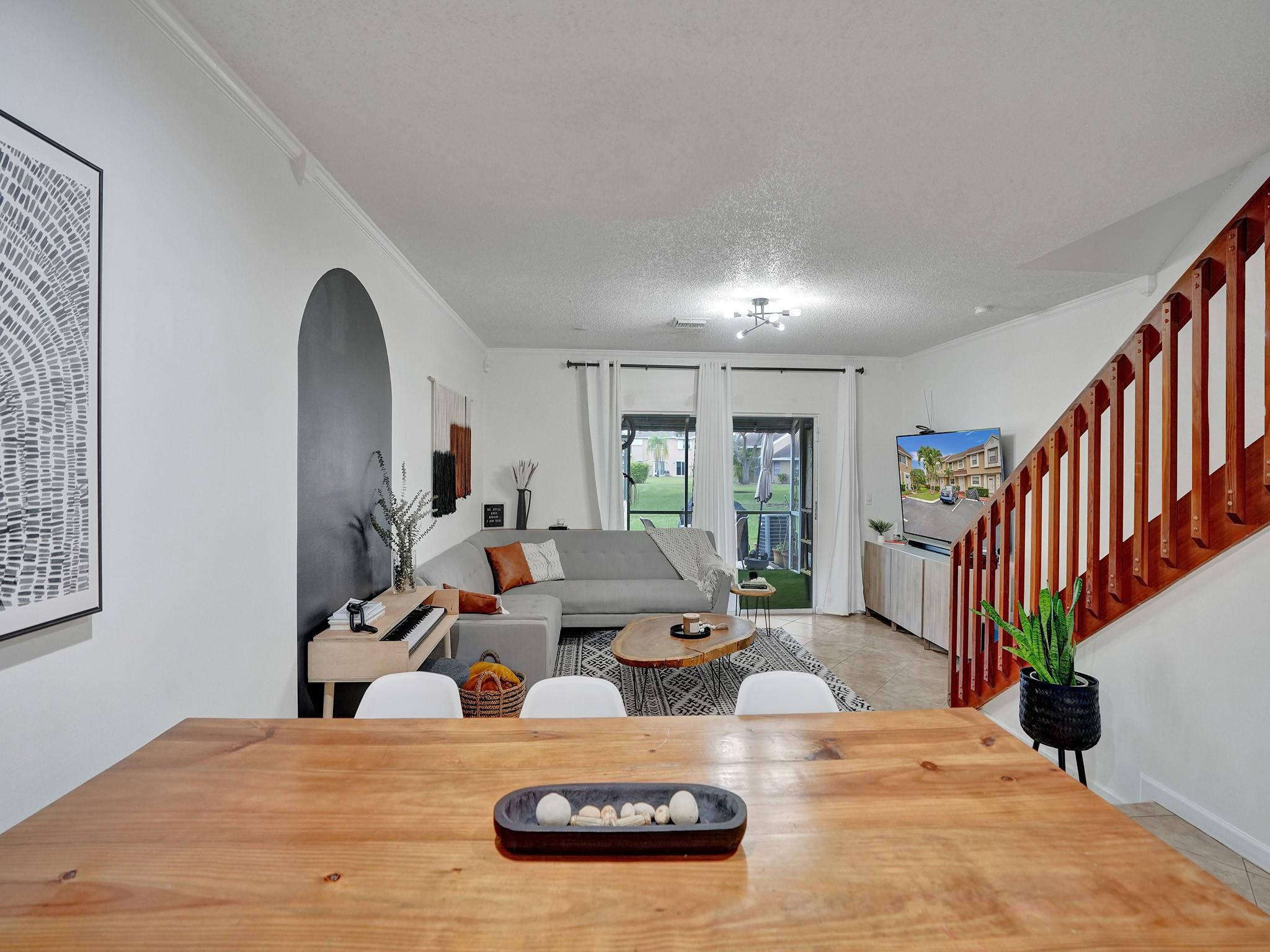 7048 Woodmont Ave 7048