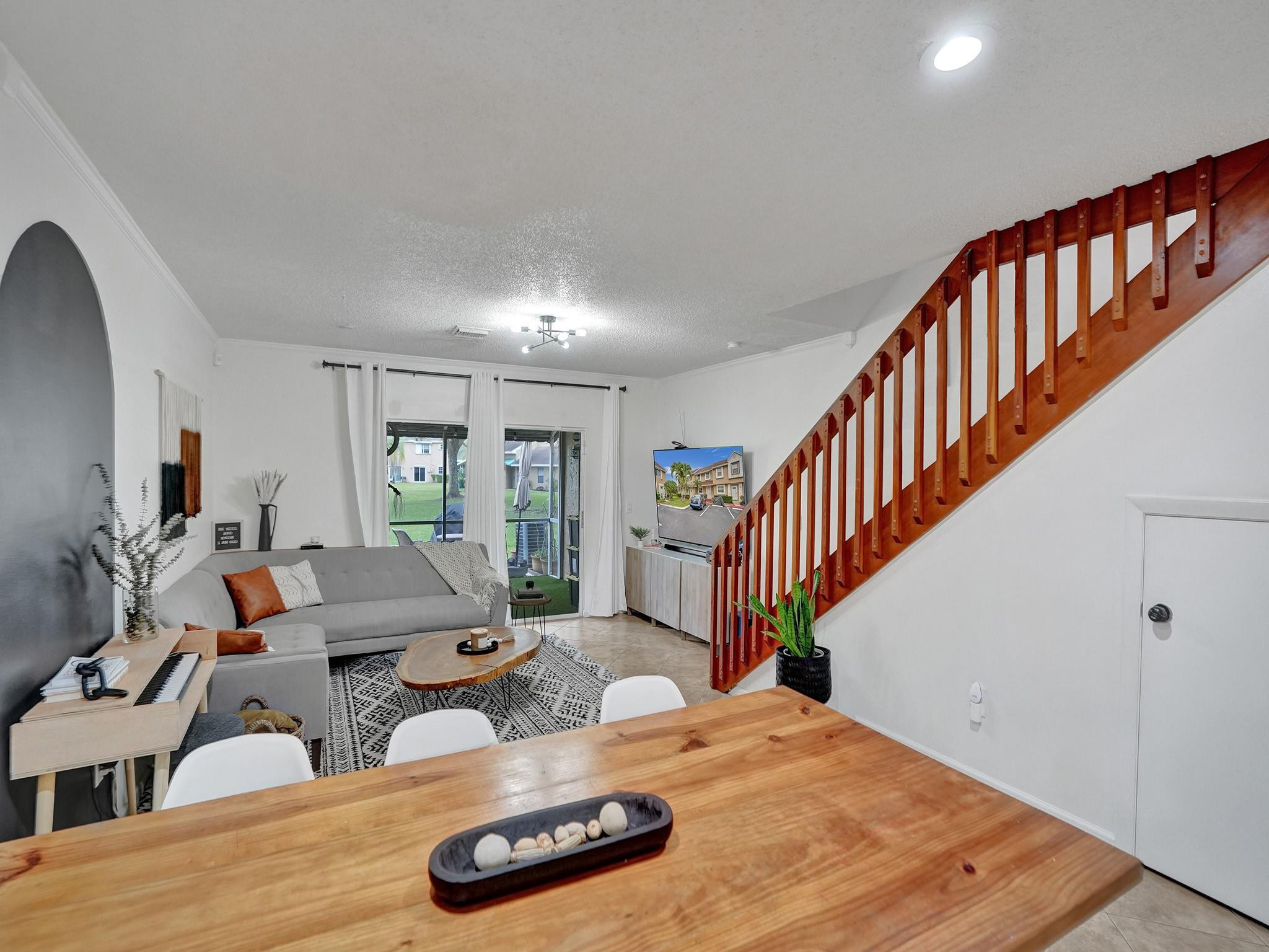 7048 Woodmont Ave 7048