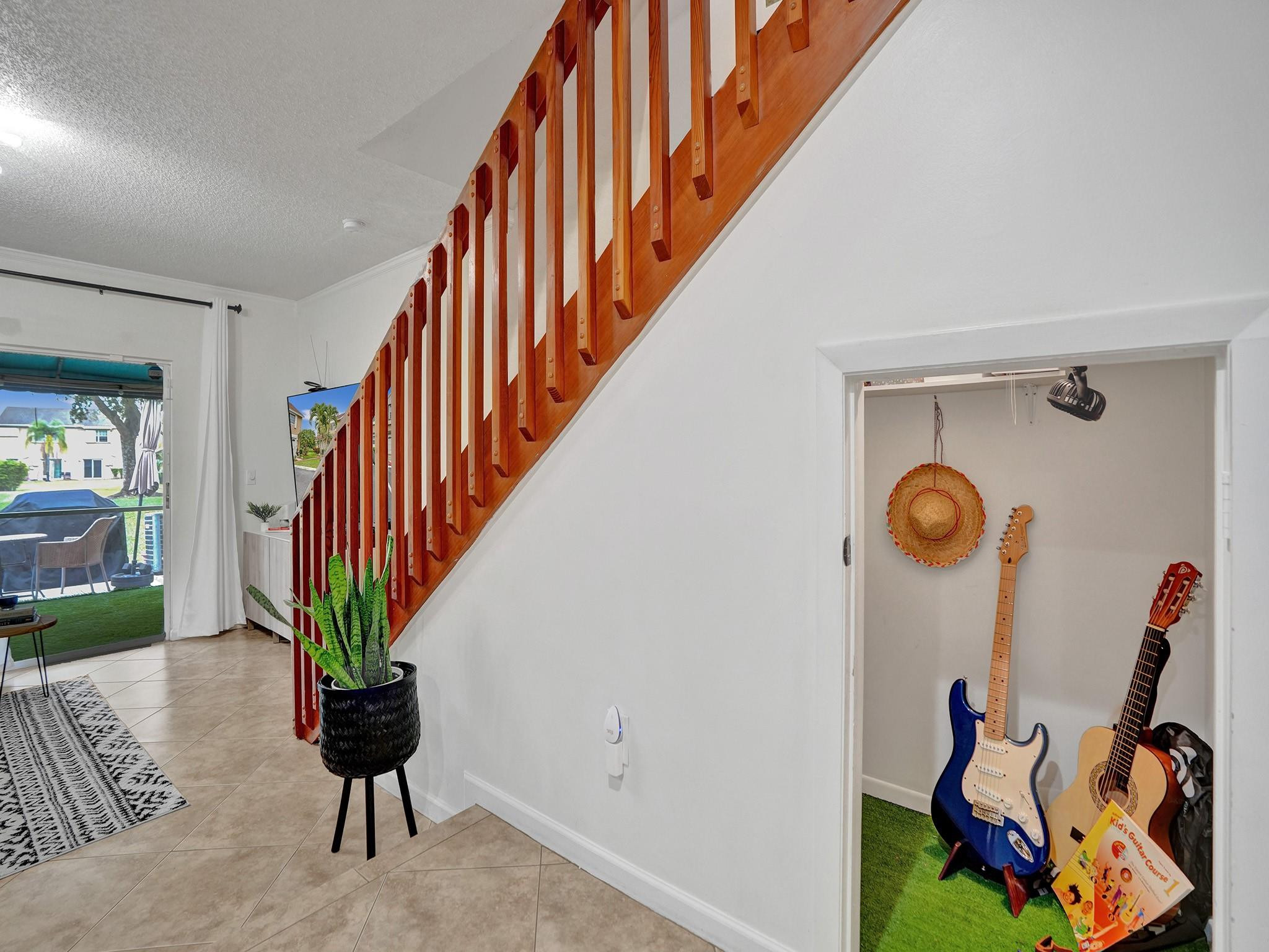 7048 Woodmont Ave 7048