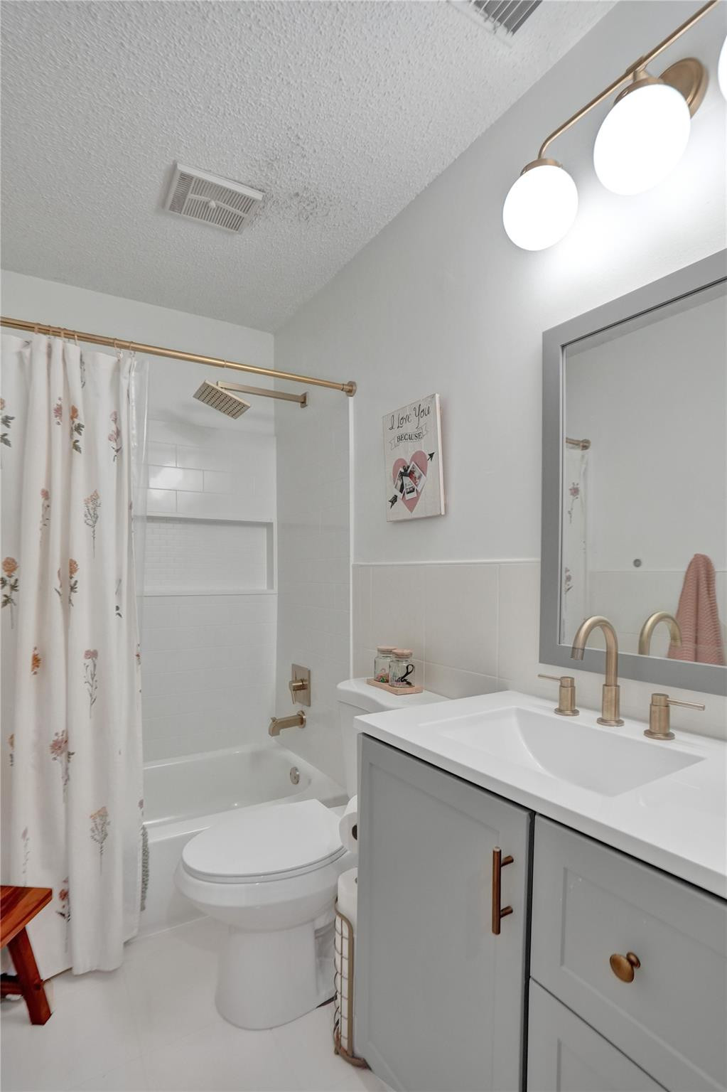 7048 Woodmont Ave 7048