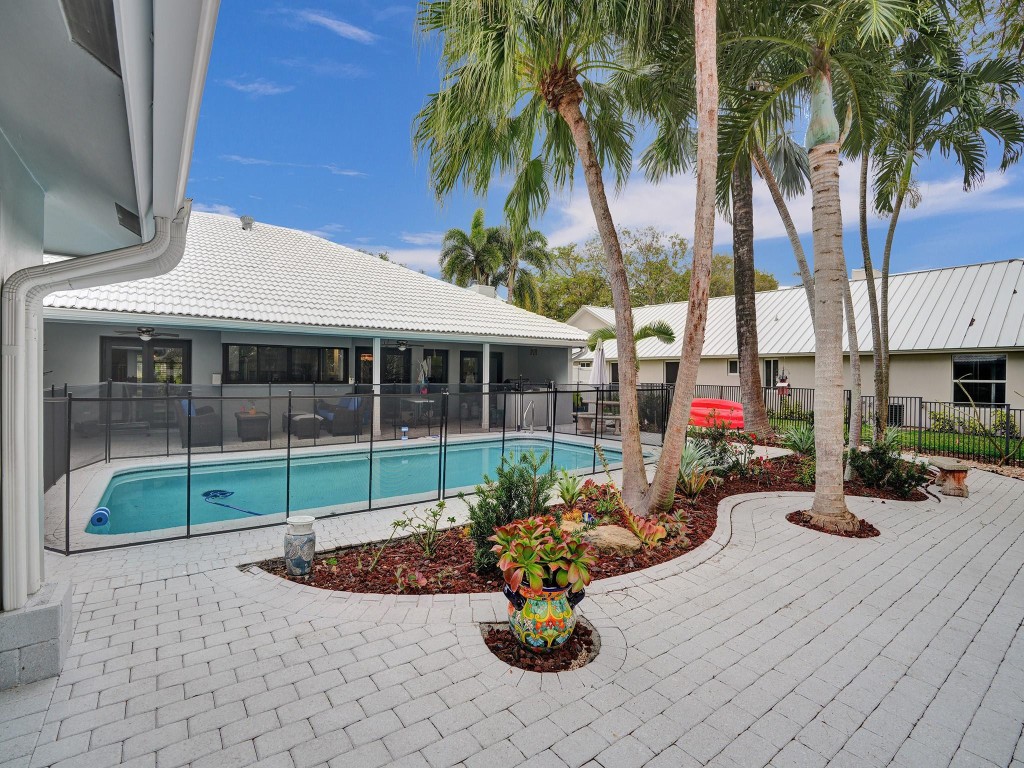 2837 Banyan Boulevard Cir