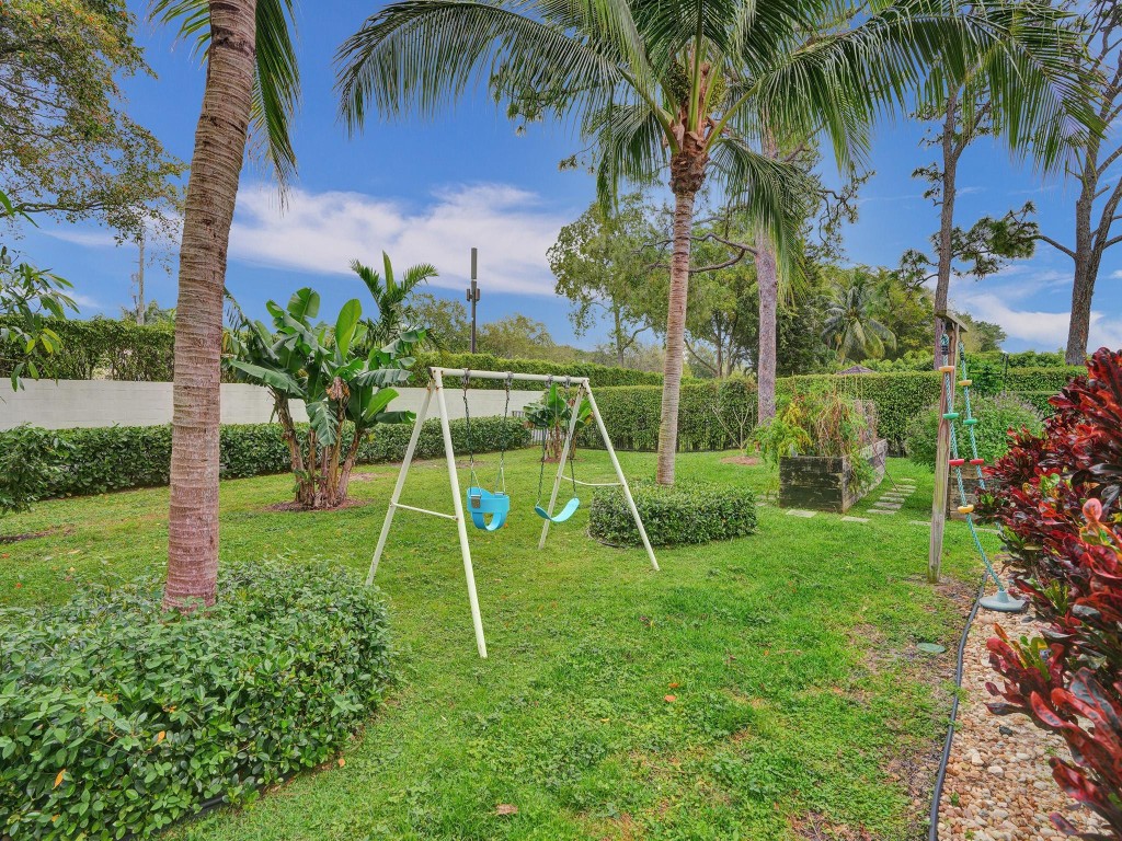 2837 Banyan Boulevard Cir