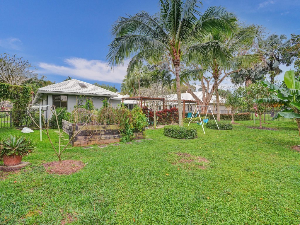 2837 Banyan Boulevard Cir