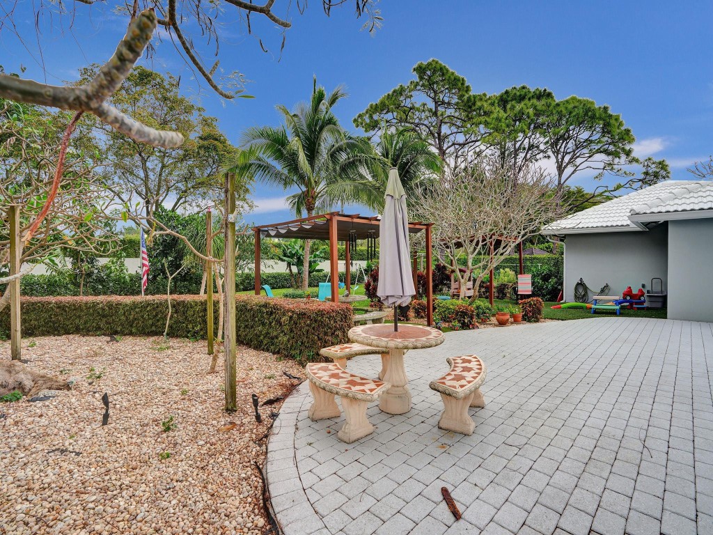 2837 Banyan Boulevard Cir