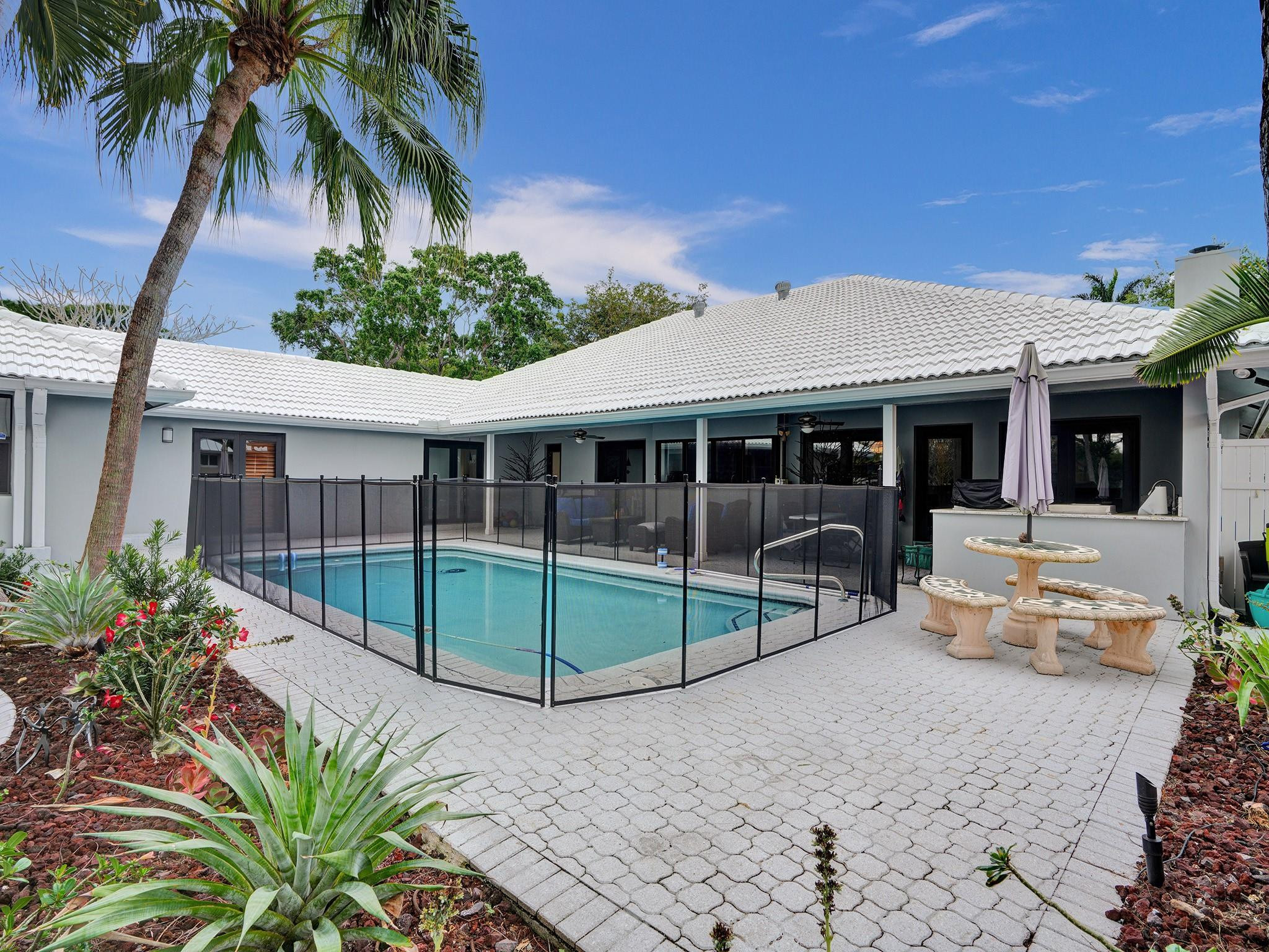 2837 Banyan Boulevard Cir