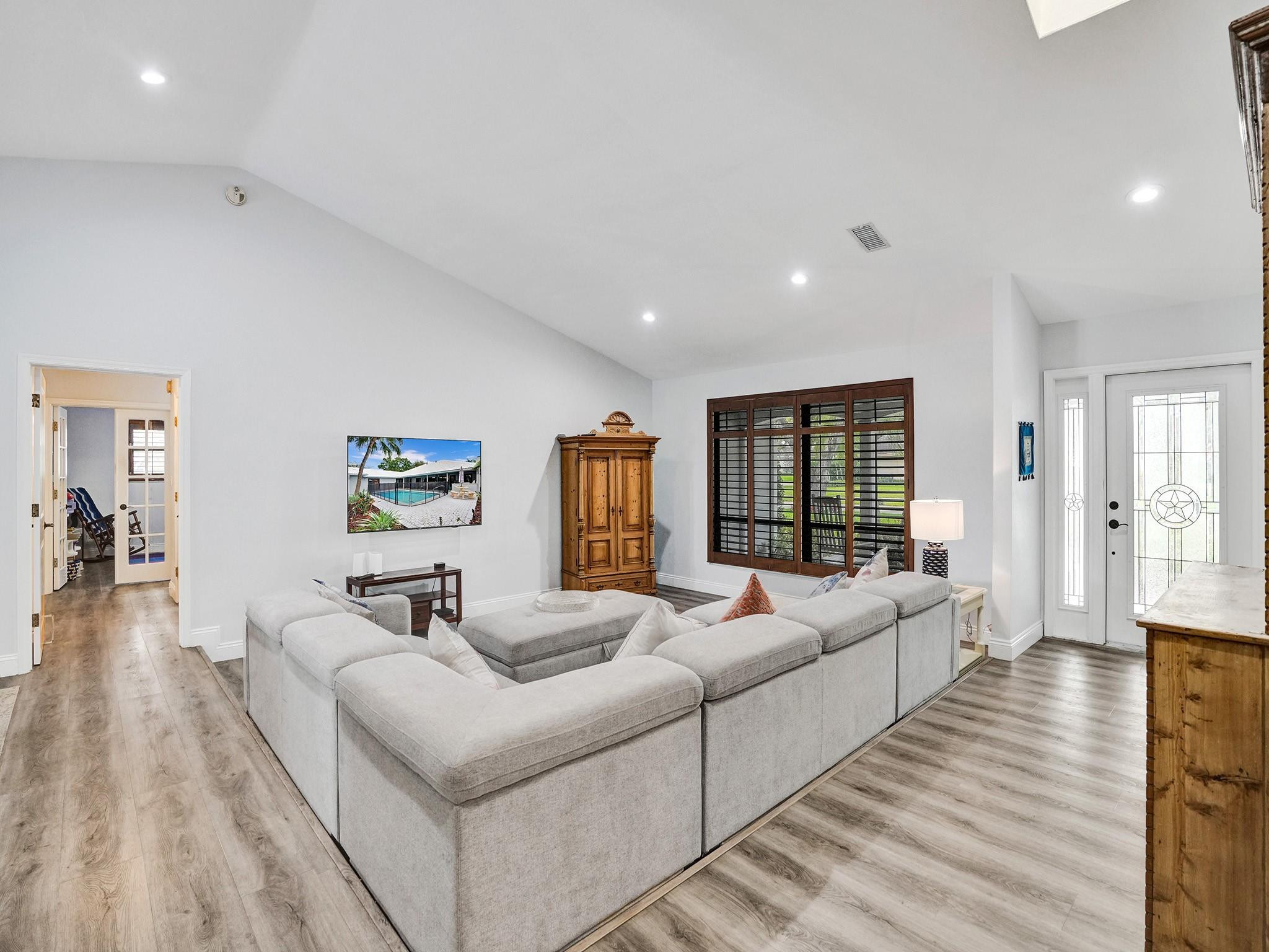 2837 Banyan Boulevard Cir