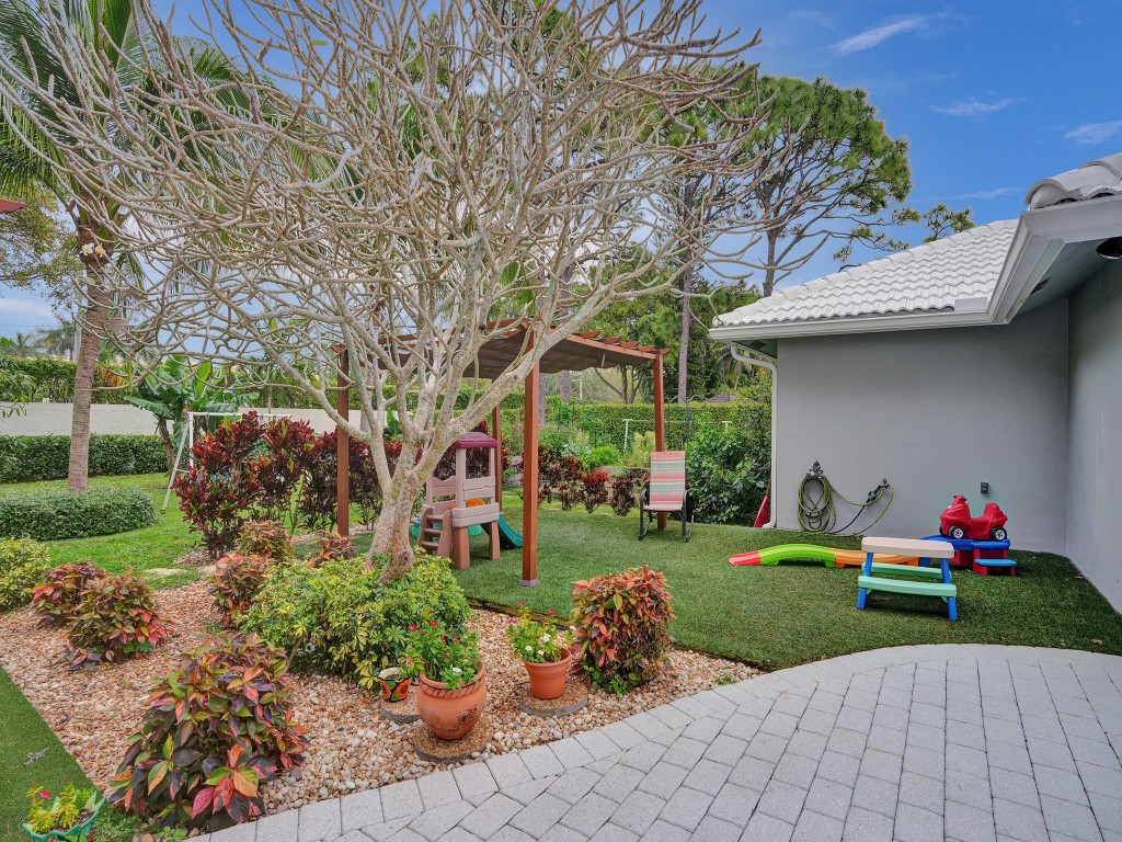 2837 Banyan Boulevard Cir