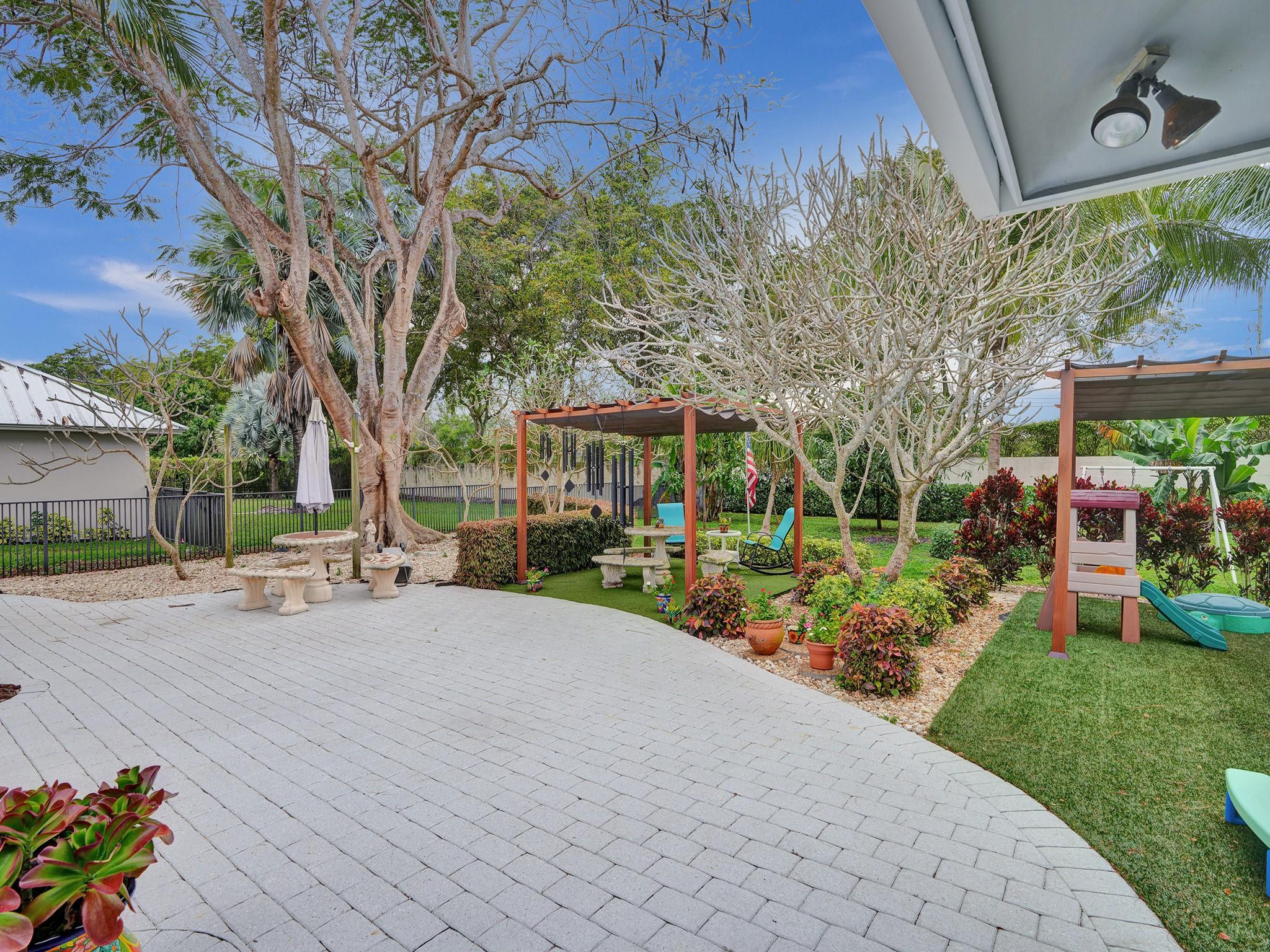 2837 Banyan Boulevard Cir