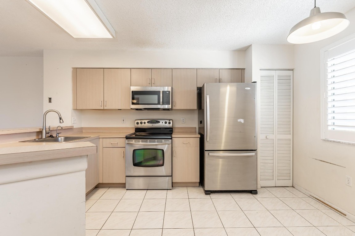 2334 S Cypress Bend Dr 405