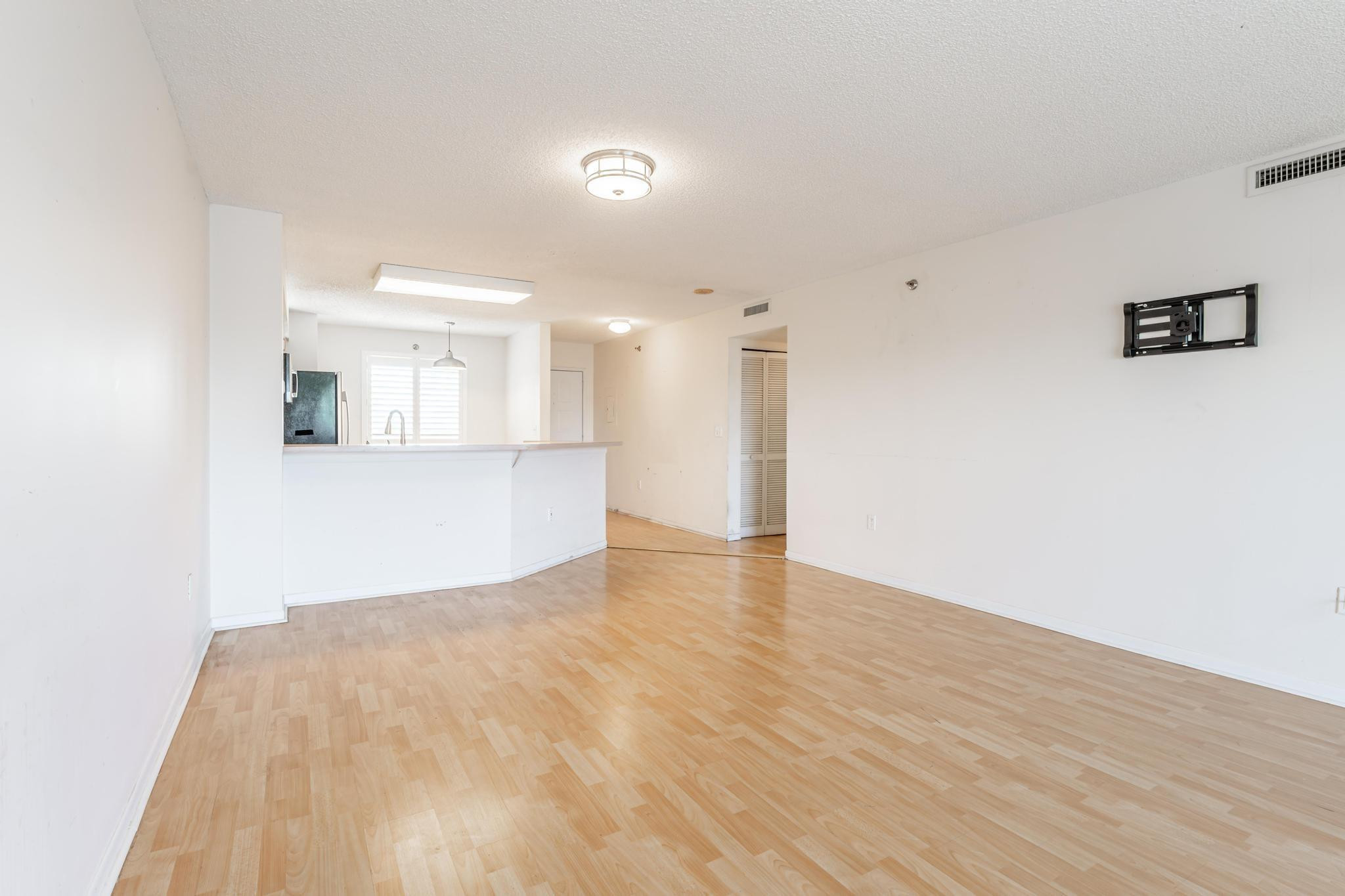 2334 S Cypress Bend Dr 405