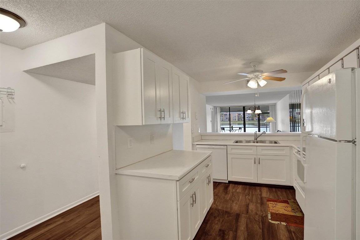 6303 Coral Lake Dr 103