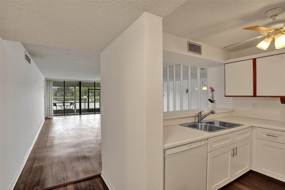 6303 Coral Lake Dr 103