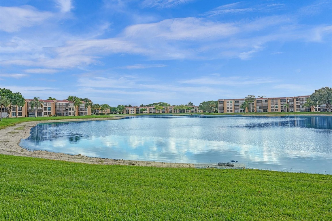 6303 Coral Lake Dr 103