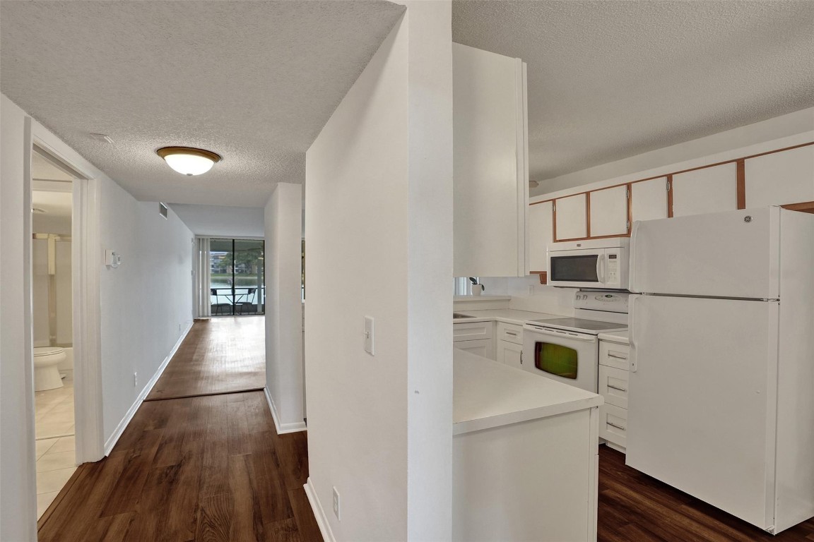 6303 Coral Lake Dr 103