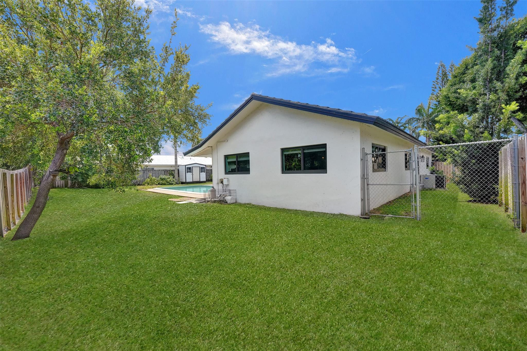 1549 SW 8th St