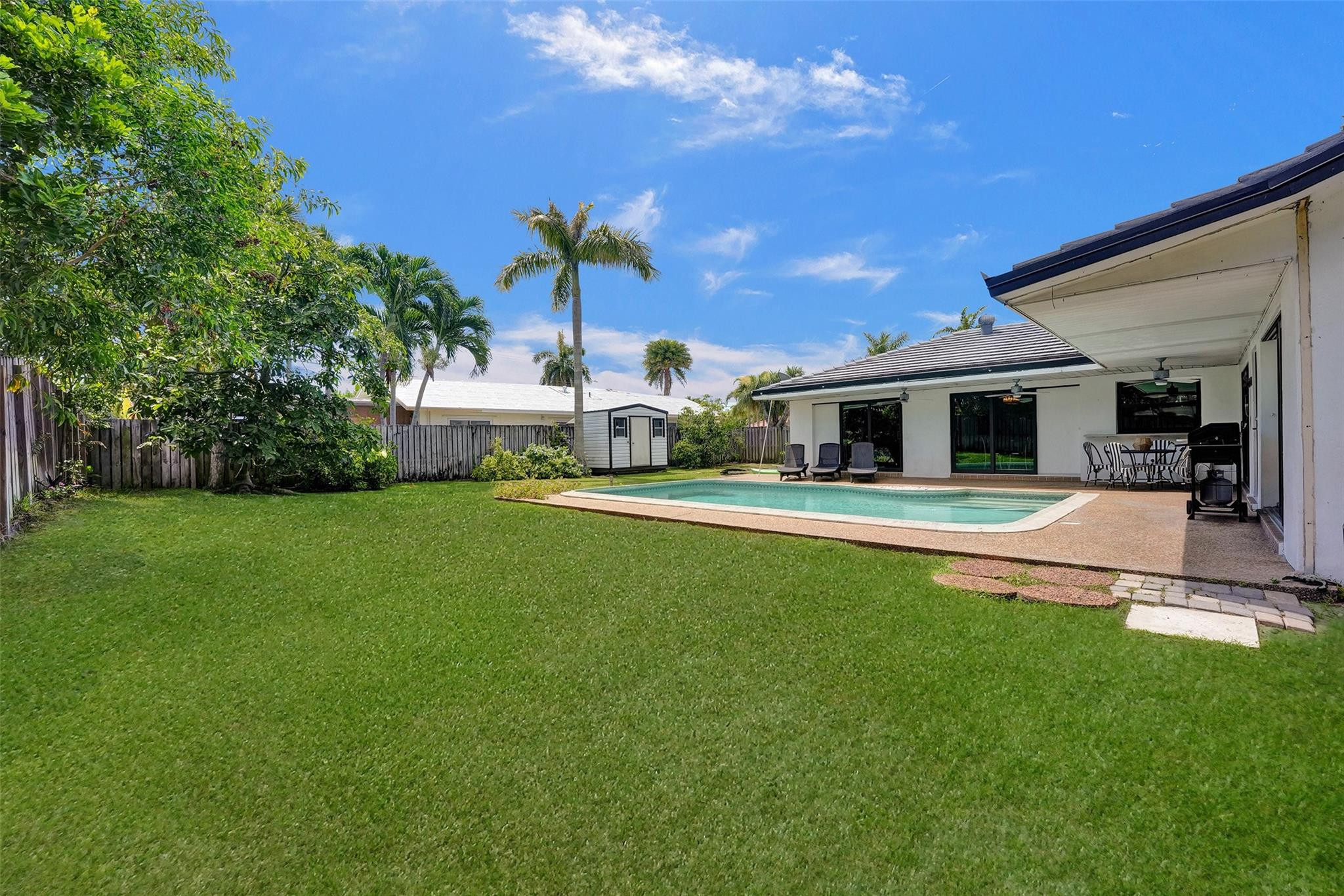 1549 SW 8th St