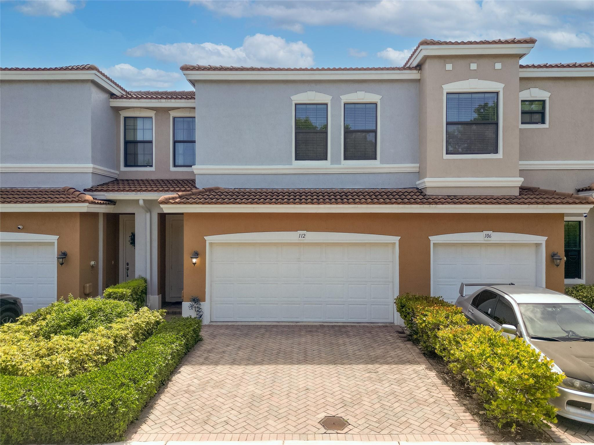 112 Astor Cir