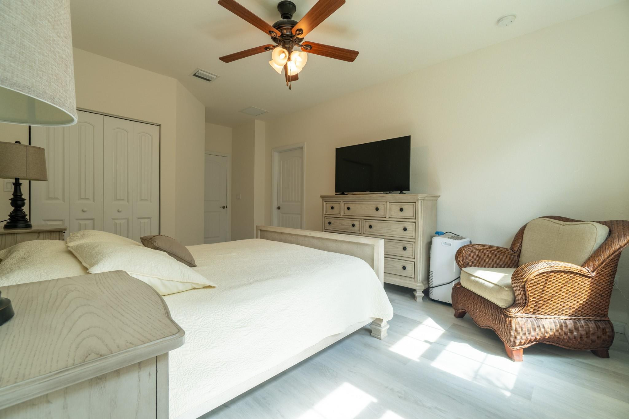 112 Astor Cir