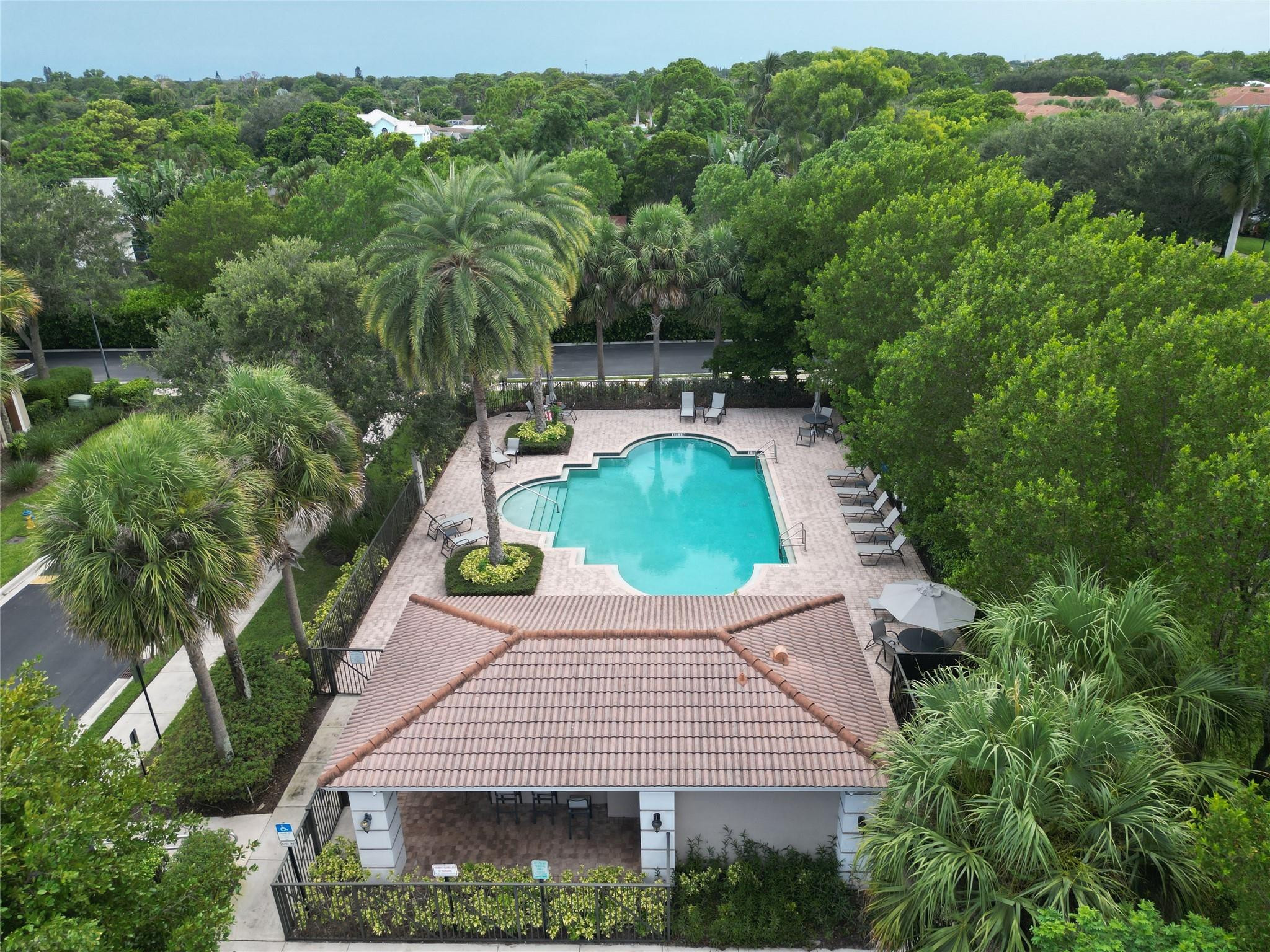 112 Astor Cir