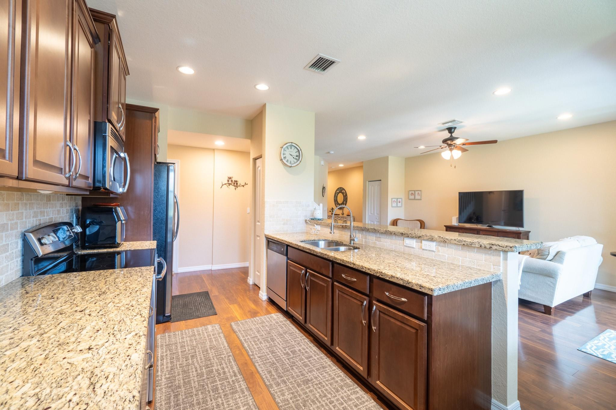 112 Astor Cir