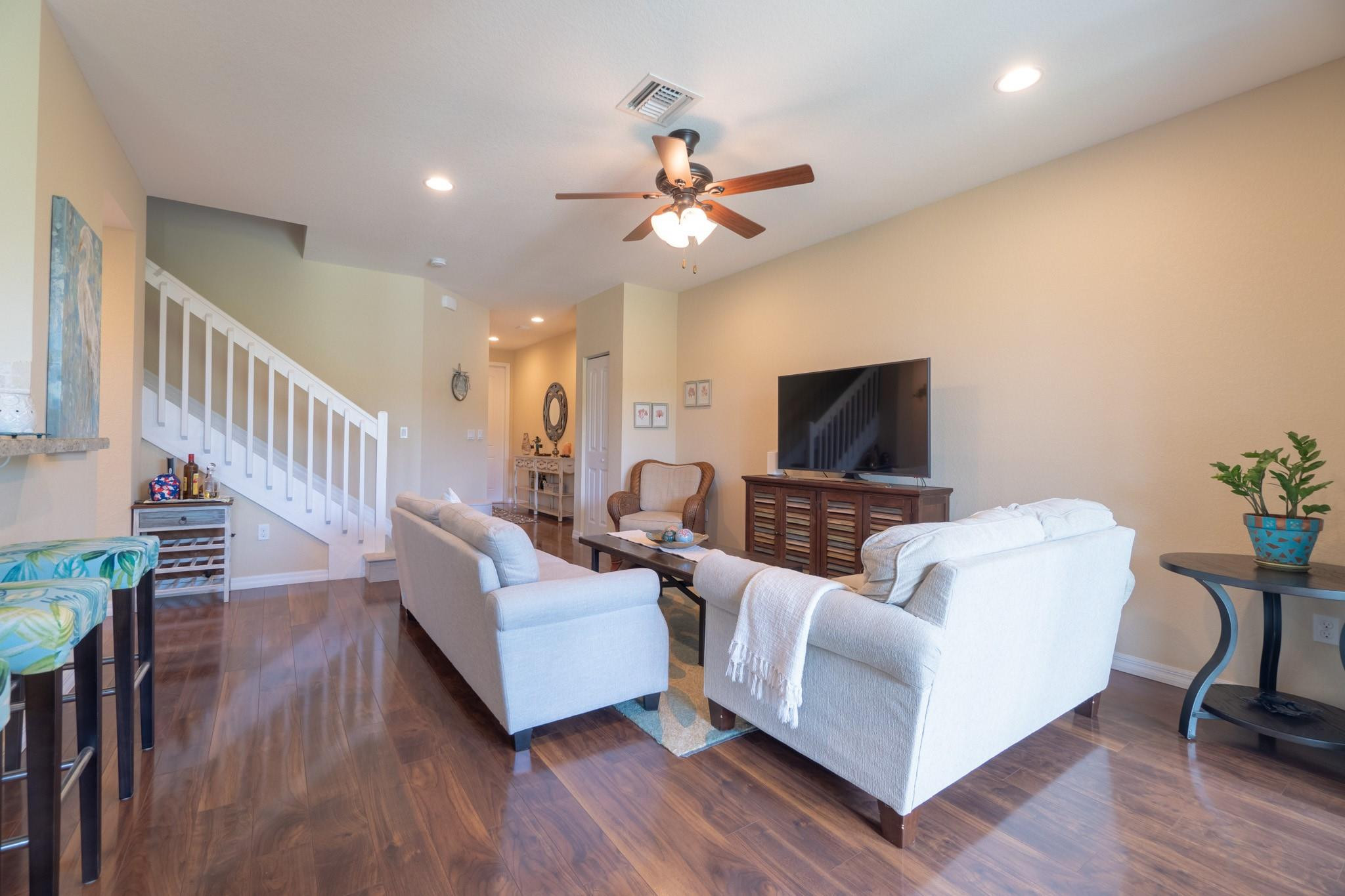 112 Astor Cir