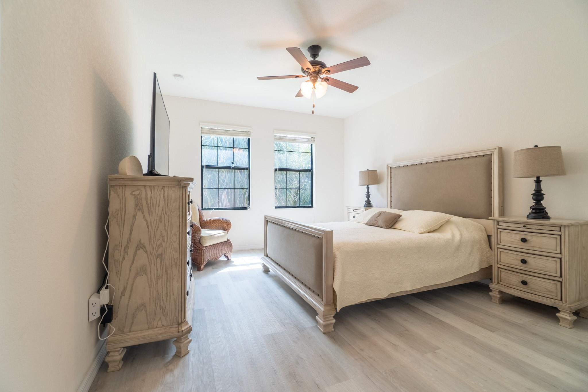 112 Astor Cir