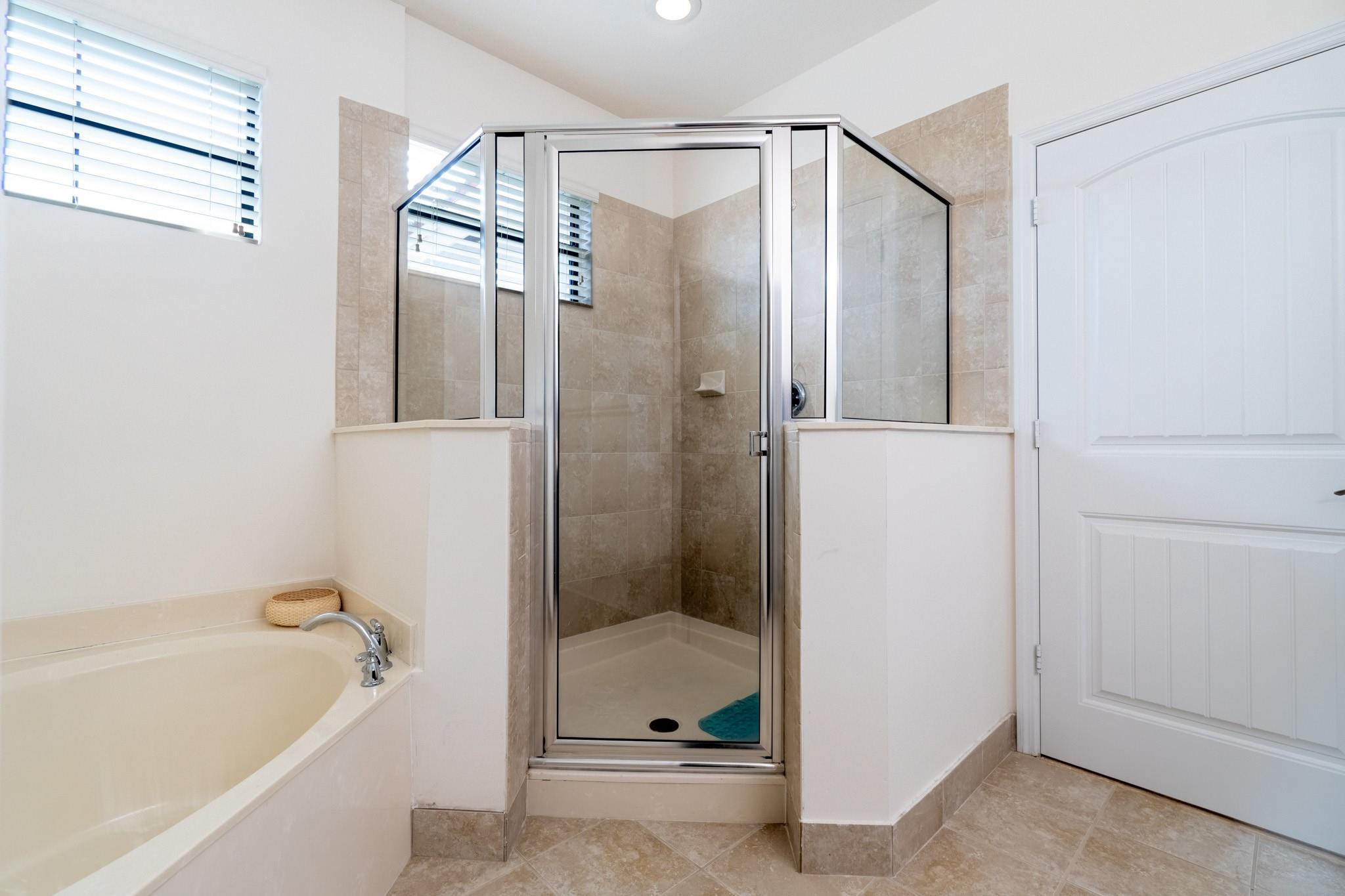 112 Astor Cir