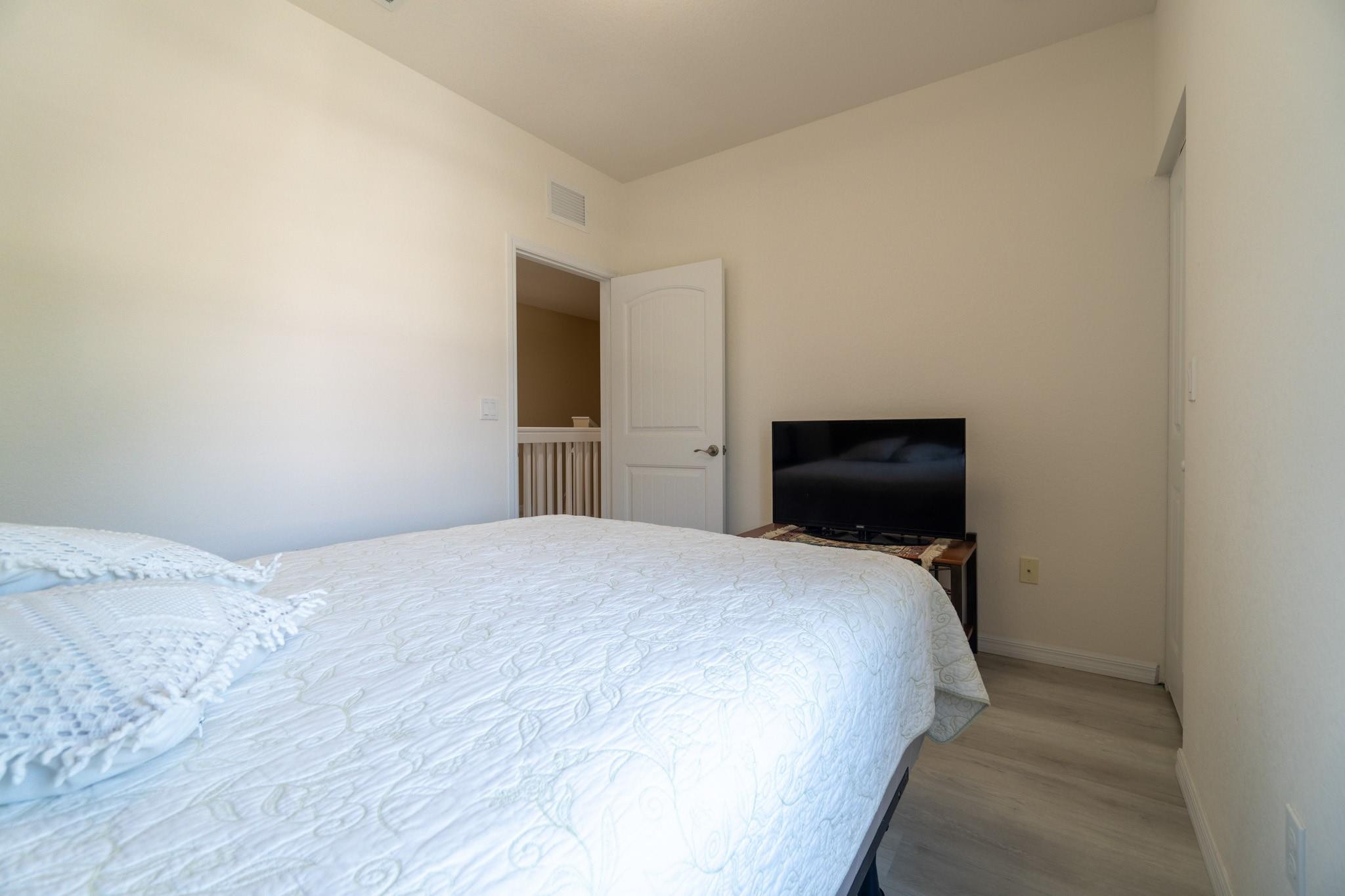 112 Astor Cir