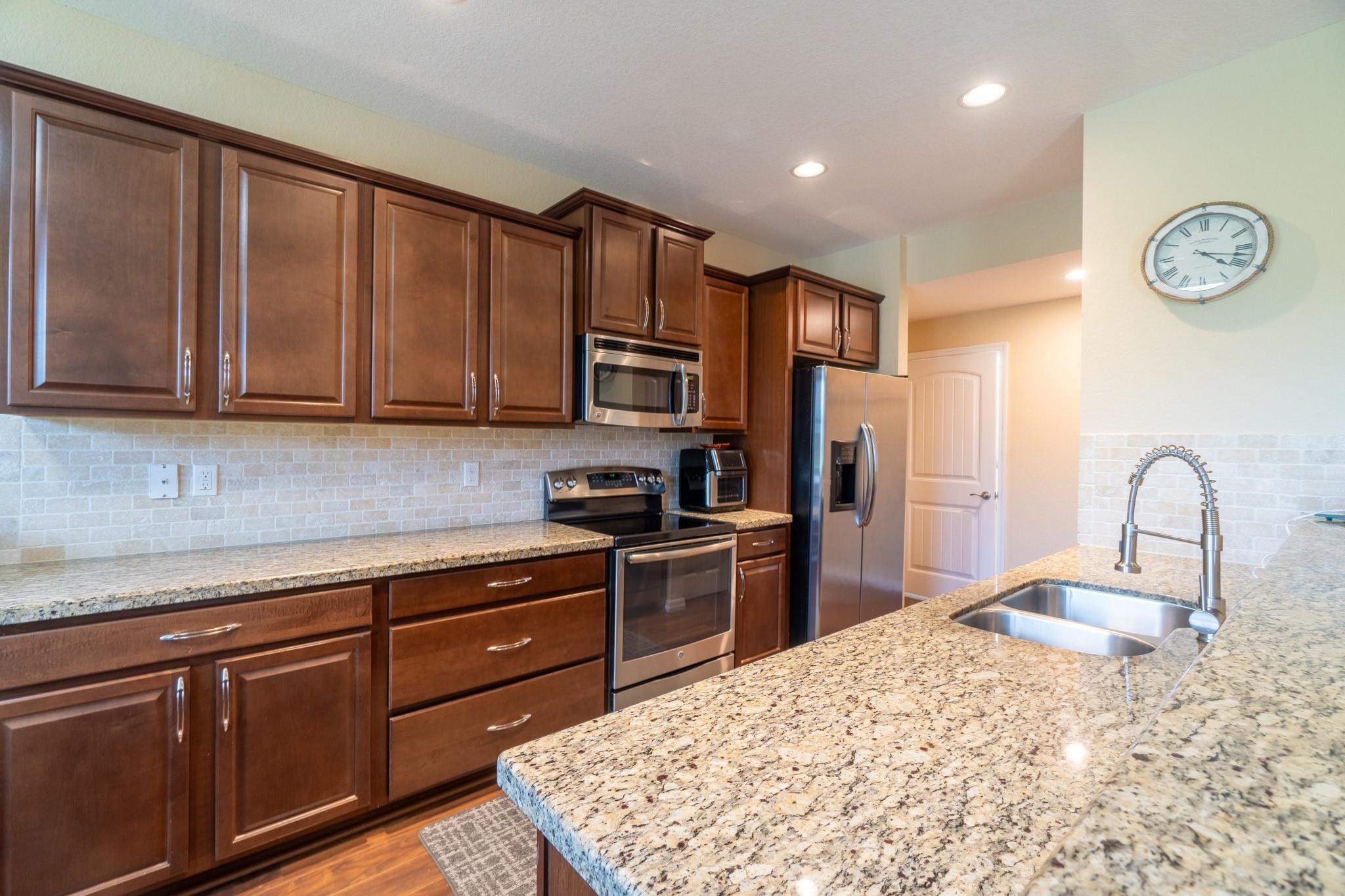 112 Astor Cir