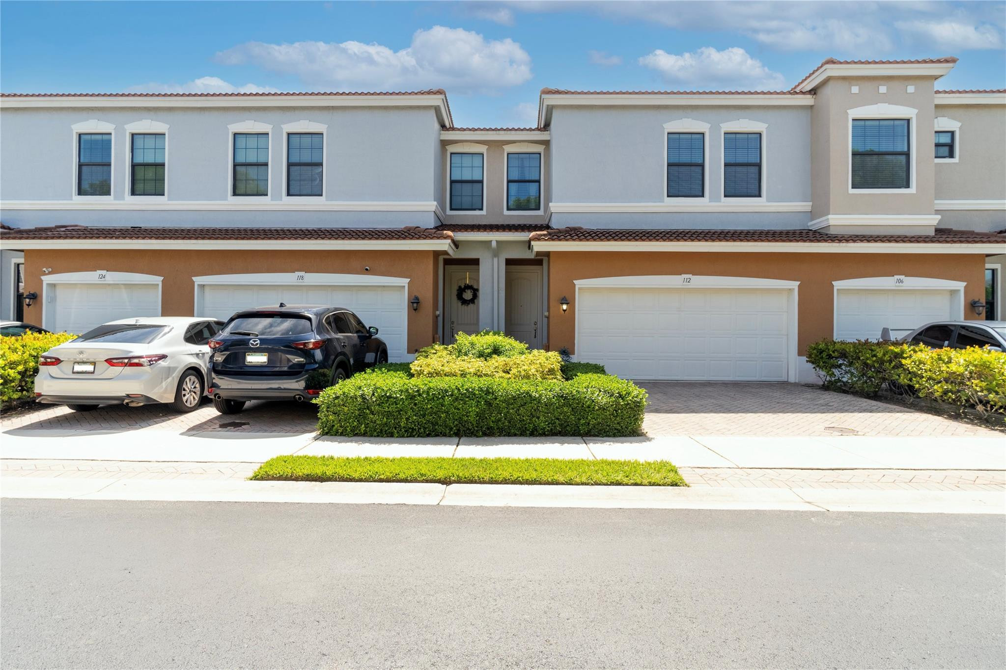 112 Astor Cir