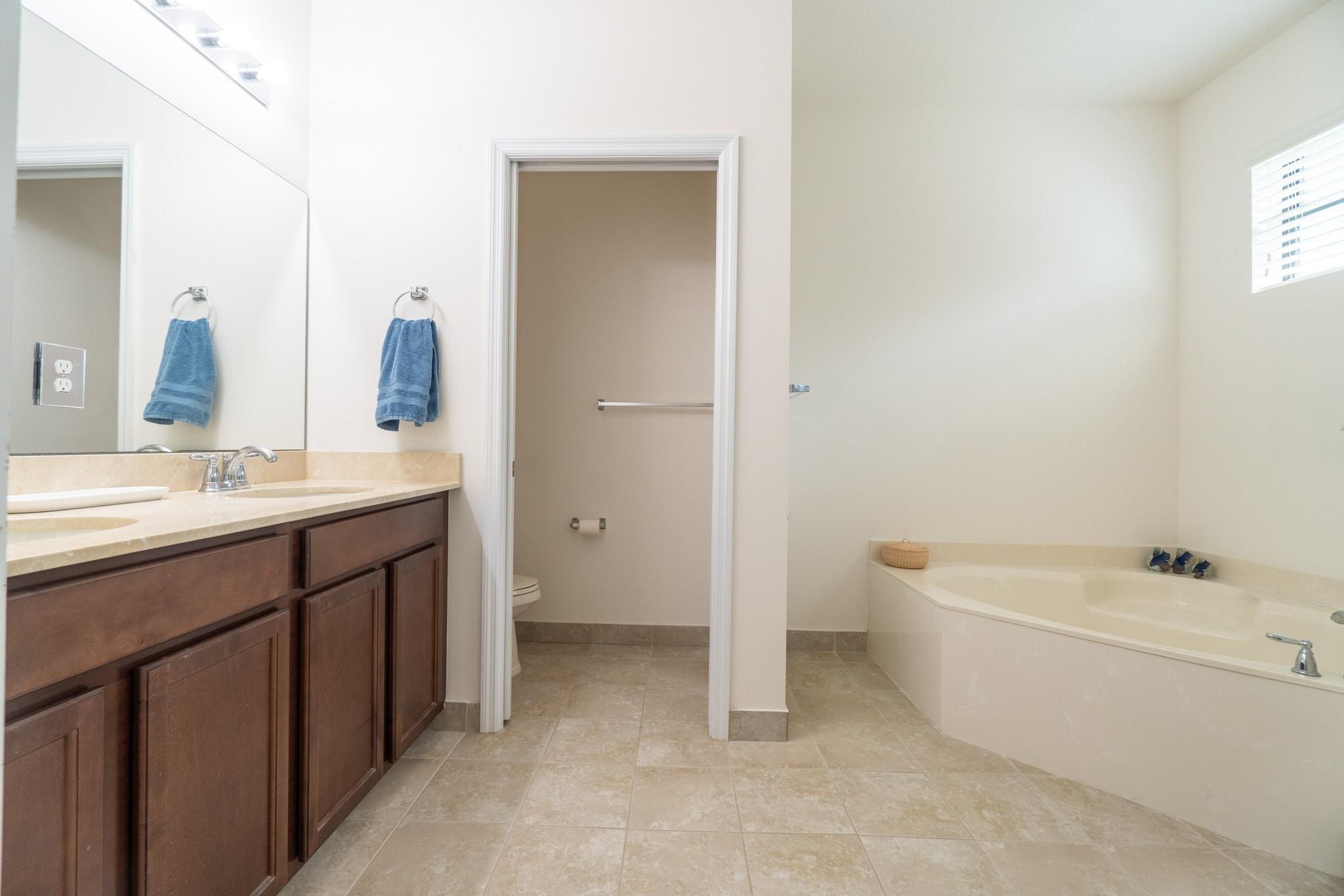 112 Astor Cir