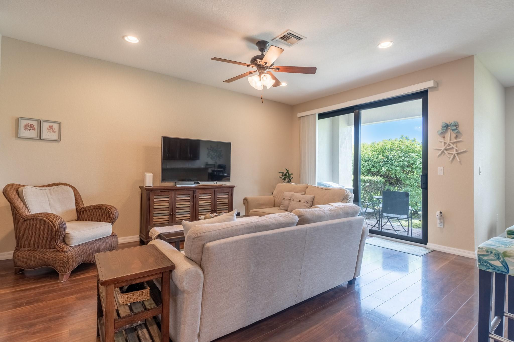 112 Astor Cir